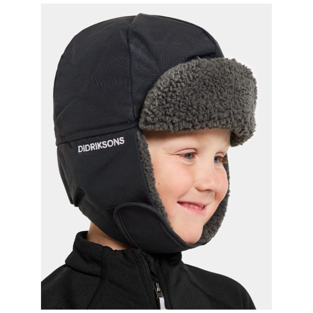 Didriksons Biggles Winter Hat for Men & Women - Waterproof & Windproof Beanie for Cold Weather - Black - Perfect for Skiing, Snowboarding & Outdoor Activities