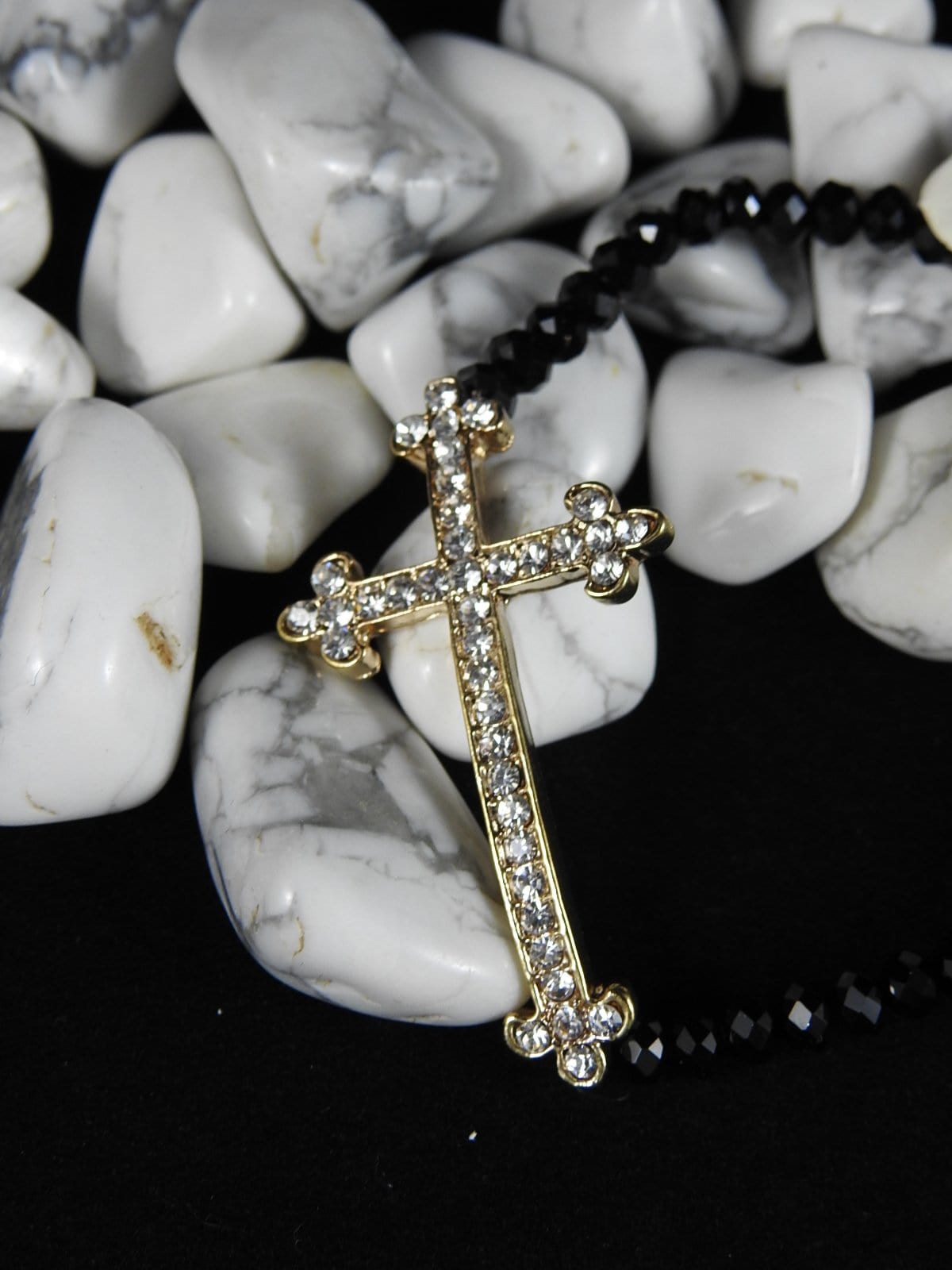 Stylish Unisex Cross Bracelet for Men & Women - Black or Silver Options - Perfect for Everyday Wear, Gifts & Religious Occasions
