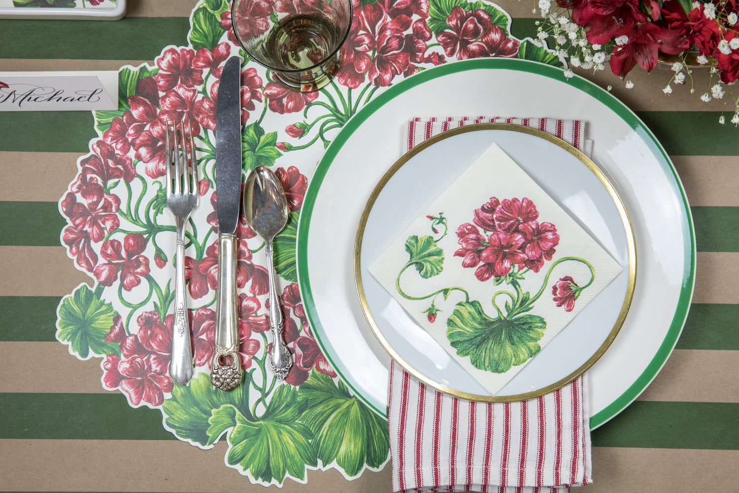 Premium Die-Cut Geranium Placemats Set of 4 - Waterproof Table Mats for Dining, Kitchen, or Outdoor Use - Floral Design Home Decor for Parties & Everyday Meals