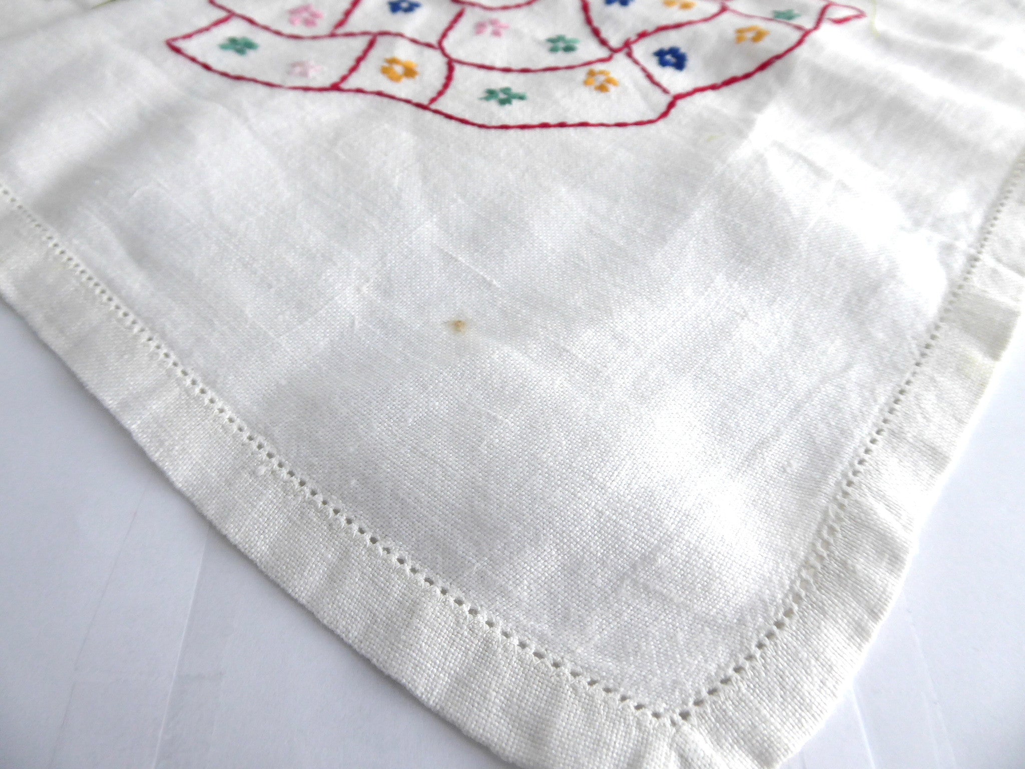 Vintage 1940s English Embroidered Linen Tea Cloth - 30 Inch Round Crinoline Lady Design Tablecloth for Bridge, Afternoon Tea Parties & Victorian-Themed Events