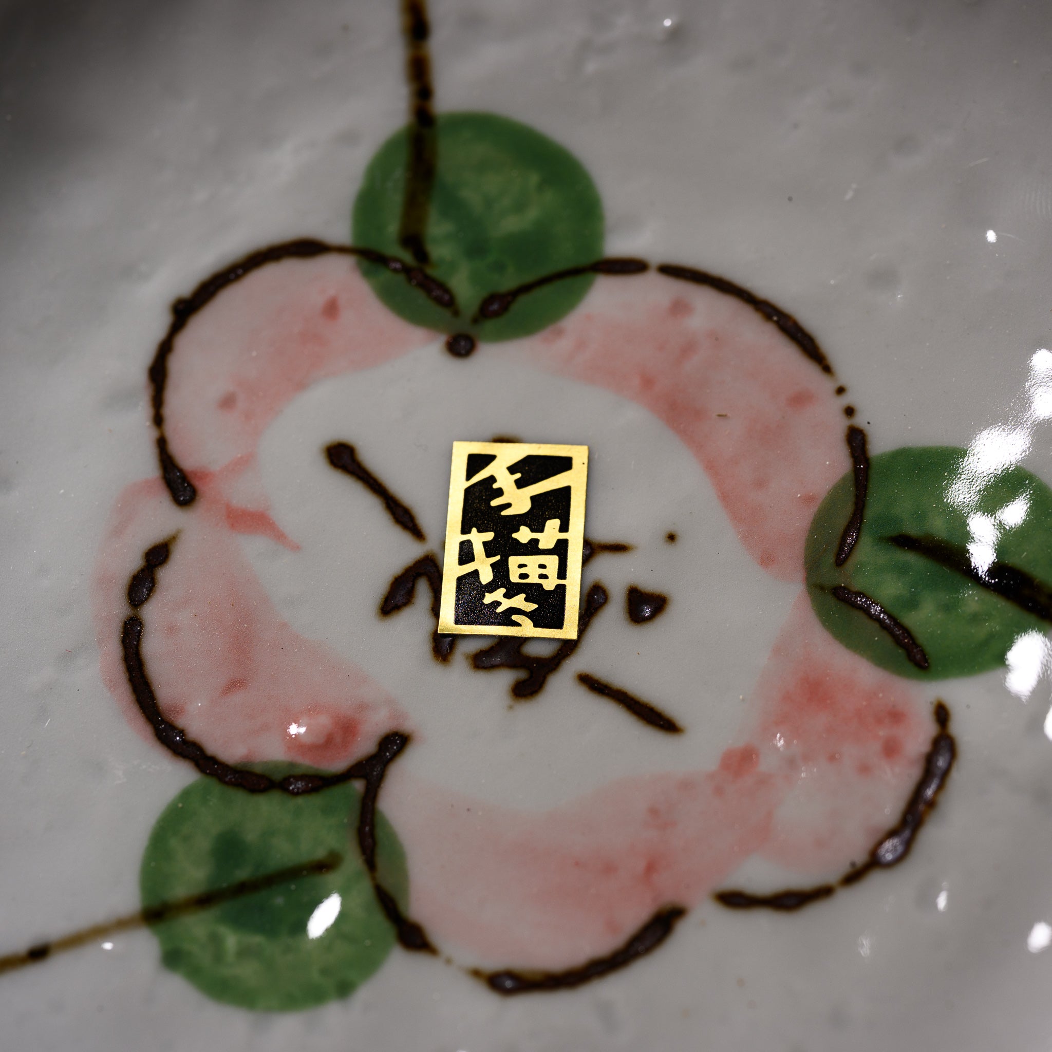 Hand-Painted Mino Ware Camellia Bowl - 7.7 Inches (19.5 cm) Japanese Ceramic Rice/Noodle Soup Bowl - Perfect for Traditional Japanese Dining, Asian Cuisine & Home Decor