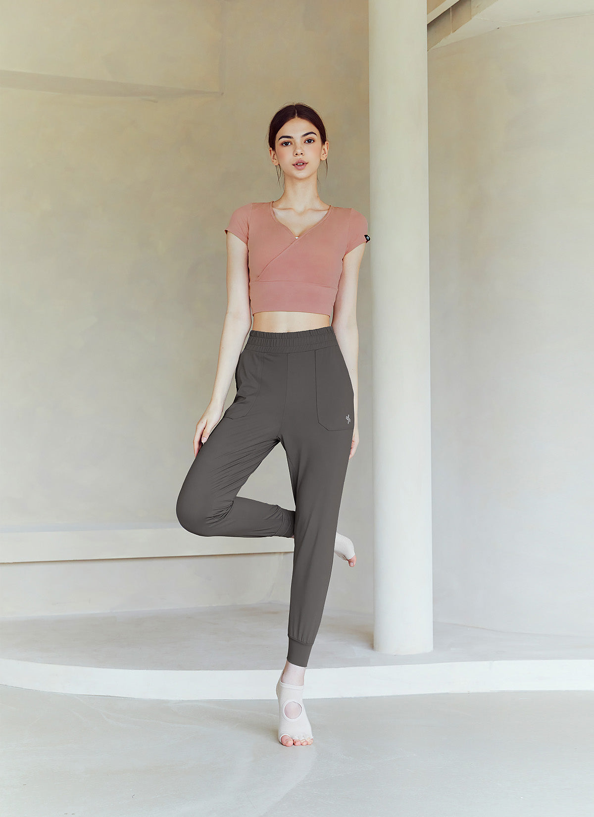 Medium Feather In Band Jogger Pants - Women's Lightweight Athletic Lounge Pants for Yoga, Running & Casual Wear
