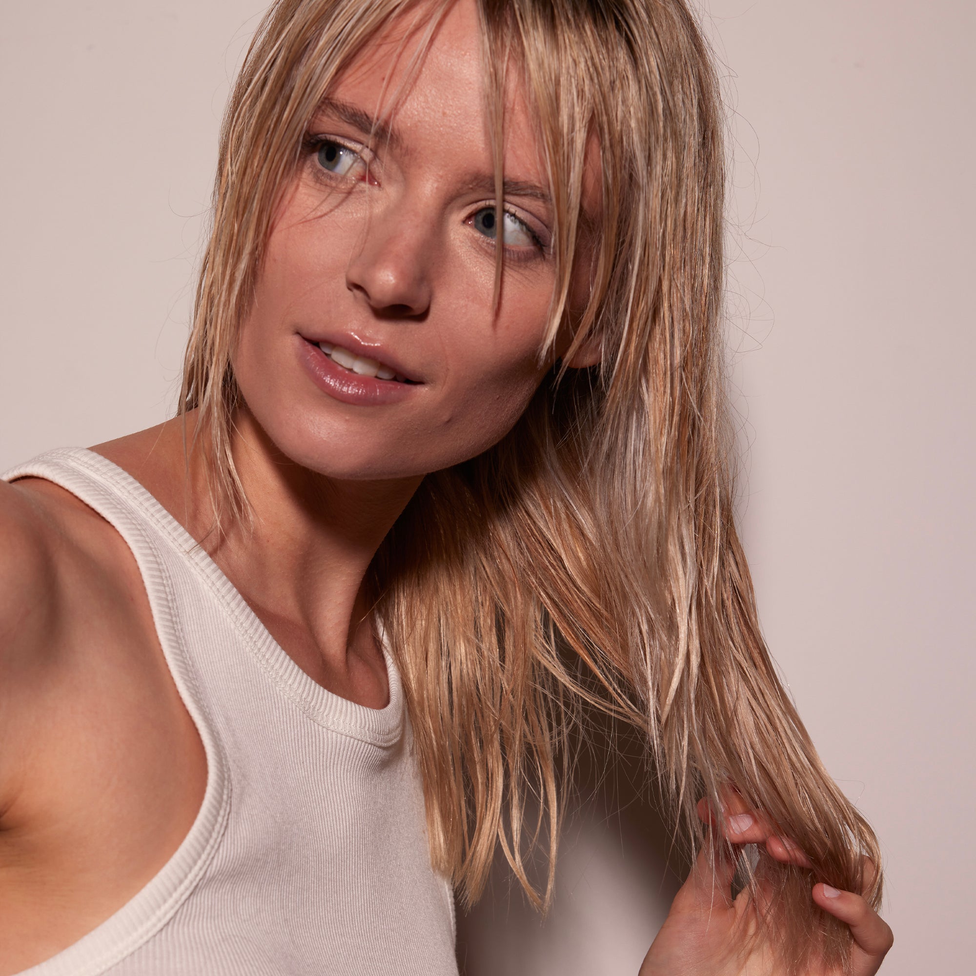 Bright Blonde Essential Priming Serum for Hair - Lightweight Leave-In Treatment for Blonde Hair Care & Color Protection - Perfect for Daily Styling & UV Defense