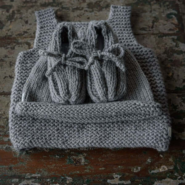 Men's Cotton Tank Top, Winter Knit Beanie & Comfortable Loafers Set - Perfect for Casual Outfits, Streetwear Fashion and Everyday Wear