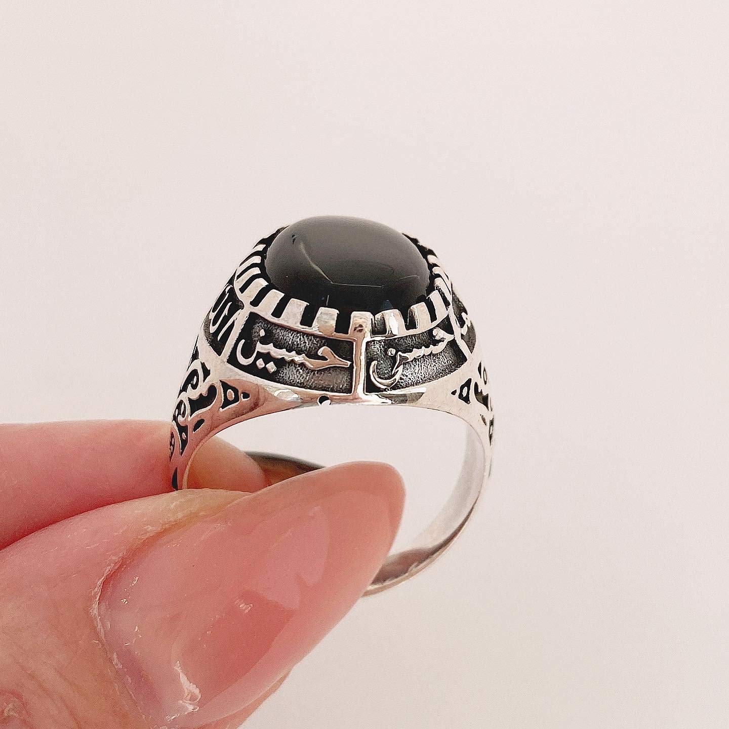 **AHL al-Bayt Ring for Men - Islamic Silver Black Onyx Ring with Quran Engraving - Shia Muslim Jewelry Gift for Religious Occasions & Daily Wear**