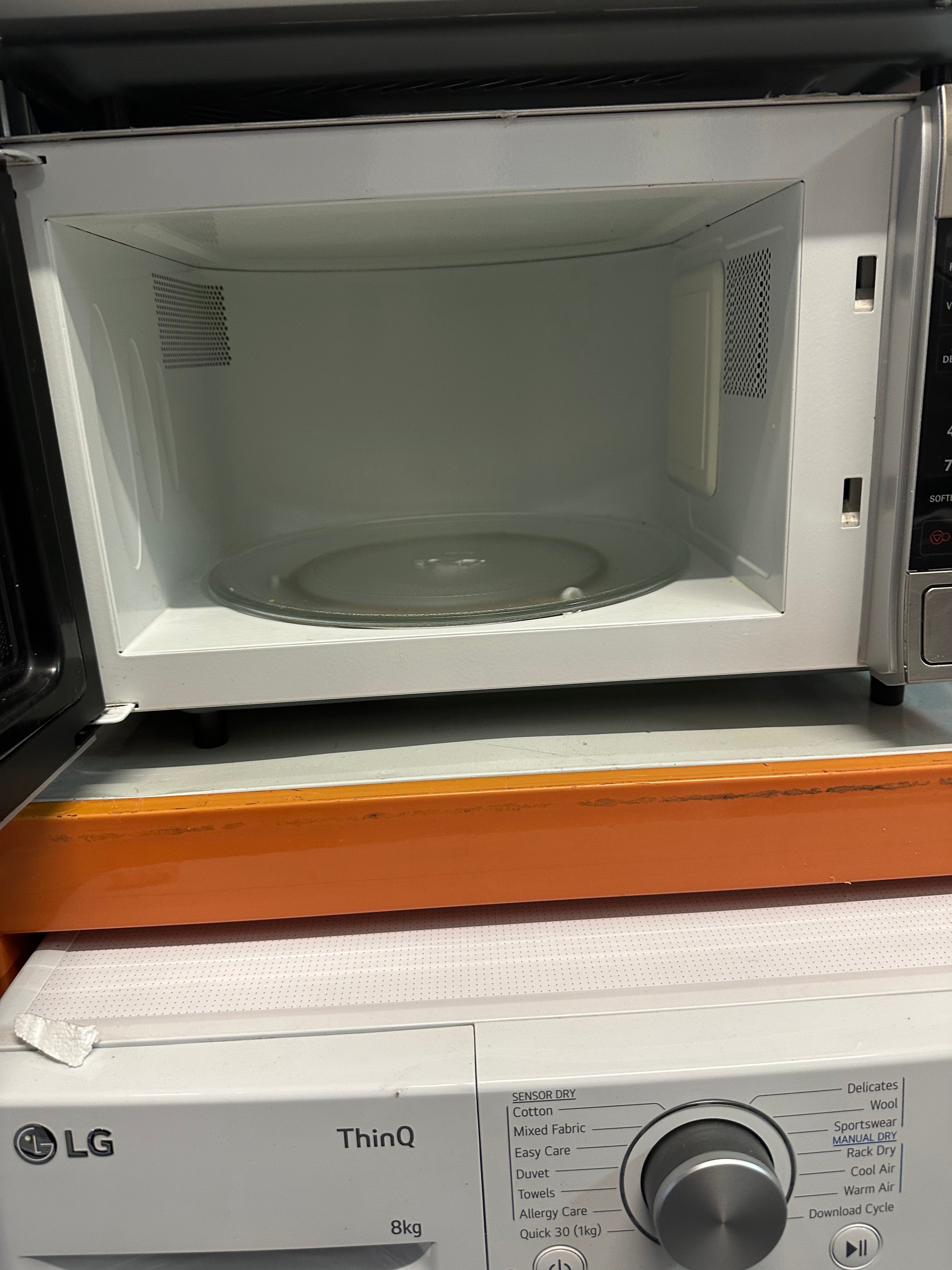 Refurbished LG 30L Microwave Oven - Compact Countertop Microwave for Small Kitchens, Dorms & Offices | Fast Heating & Defrosting | Energy Efficient