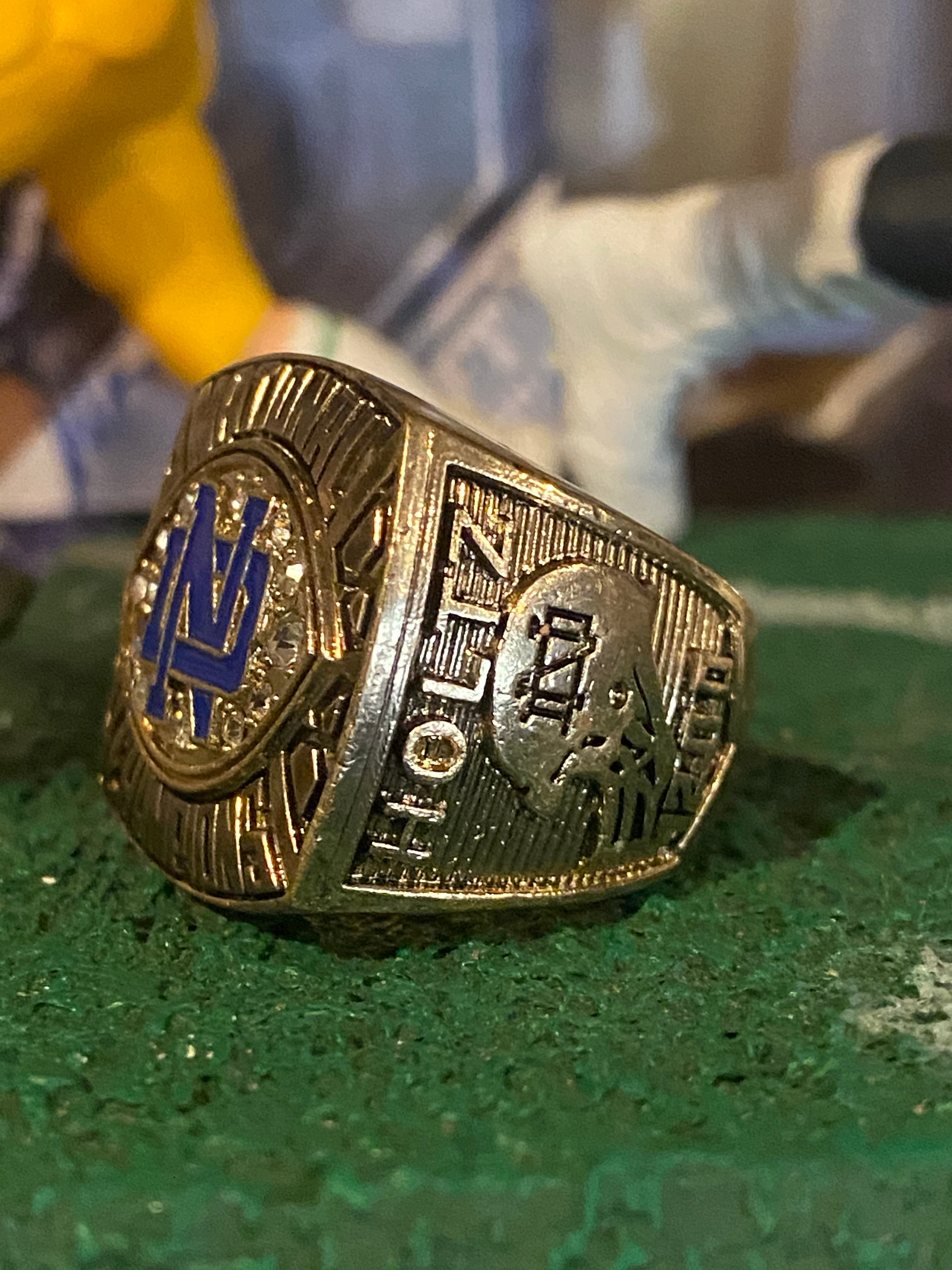 Lou Holtz Notre Dame 1988 National Champions Replica Ring - Authentic College Football Championship Jewelry for Fans & Collectors | Perfect for Game Day, Memorabilia Displays & Gift Giving