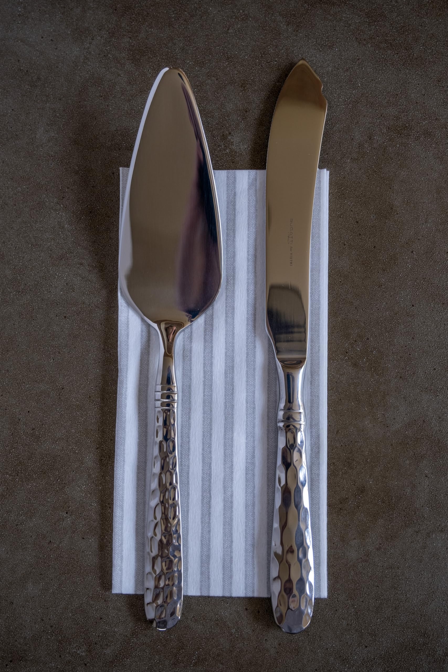 Vietri Martellato Pastry Server - 10 Inch Handmade Stainless Steel Cake & Pie Spatula - Durable Silver Serving Utensil for Desserts, Weddings & Dinner Parties