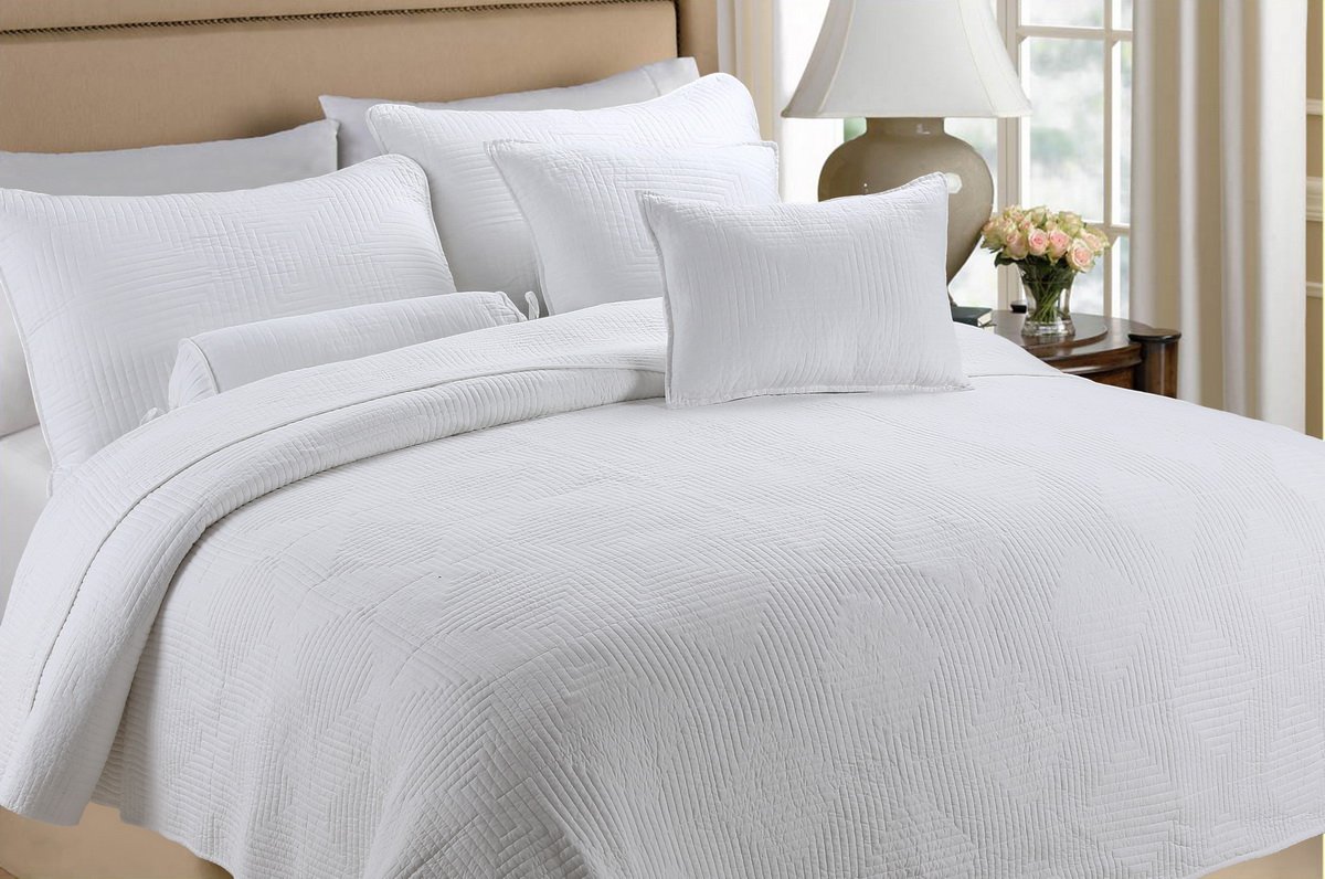 100% Hypoallergenic Cotton 3-Piece Geometric Quilt Set - Full/Queen Size Bedding - Modern Rectangle Pattern in White - Perfect for Master Bedroom, Guest Room & Dorm Decor