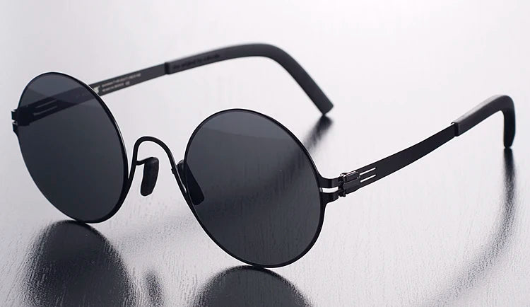 Black VS Grey Lens