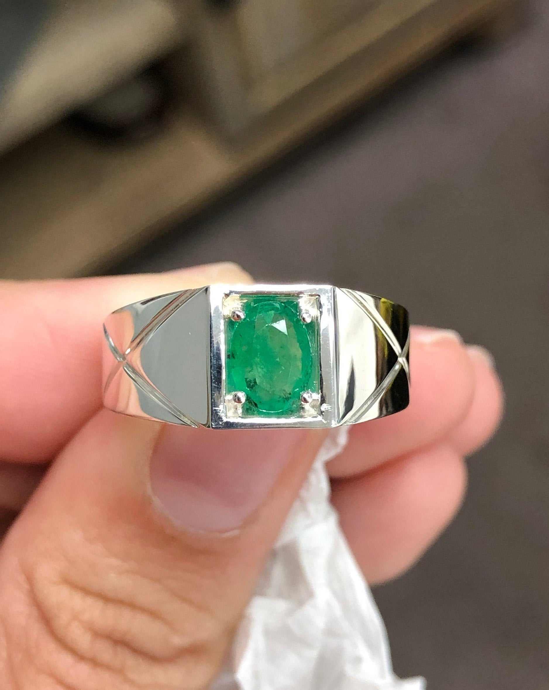 1.30 Carat Oval Natural Colombian Emerald Ring for Men - 925 Sterling Silver - Perfect for Weddings, Engagements & Special Occasions