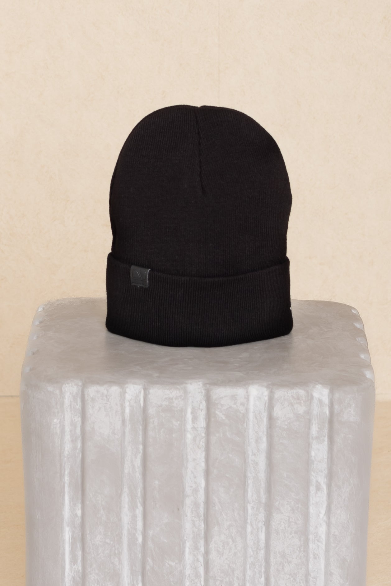 Black Beanie Hat for Men & Women - Soft Winter Knit Skull Cap - Warm Unisex Cuffed Beanie for Cold Weather, Outdoor Activities & Casual Style