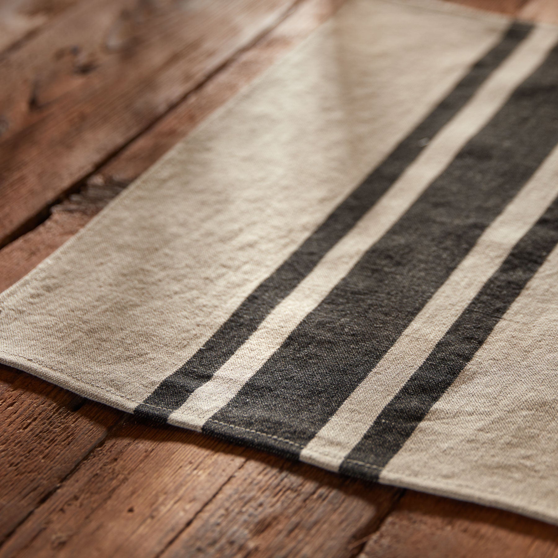 Premium 3-Stripe Cotton Placemat Set - Natural & Black - Elegant Dining Table Decor for Everyday Meals & Dinner Parties