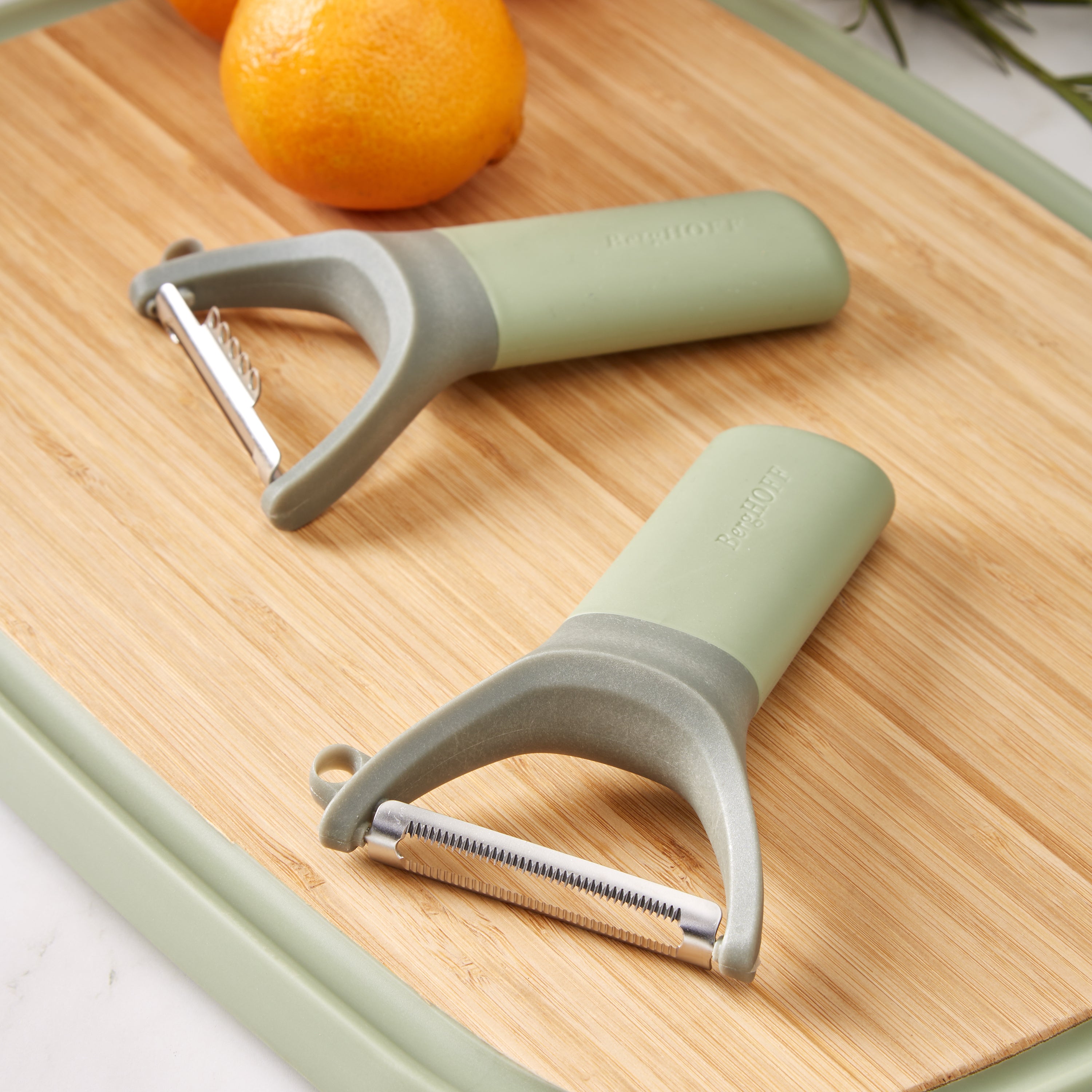 BergHOFF Balance Stainless Steel Serrated Y Peeler - 5 Inch Eco-Friendly Kitchen Tool for Peeling Fruits & Vegetables | Made from Recycled Material | Perfect for Home Cooking & Professional Chefs