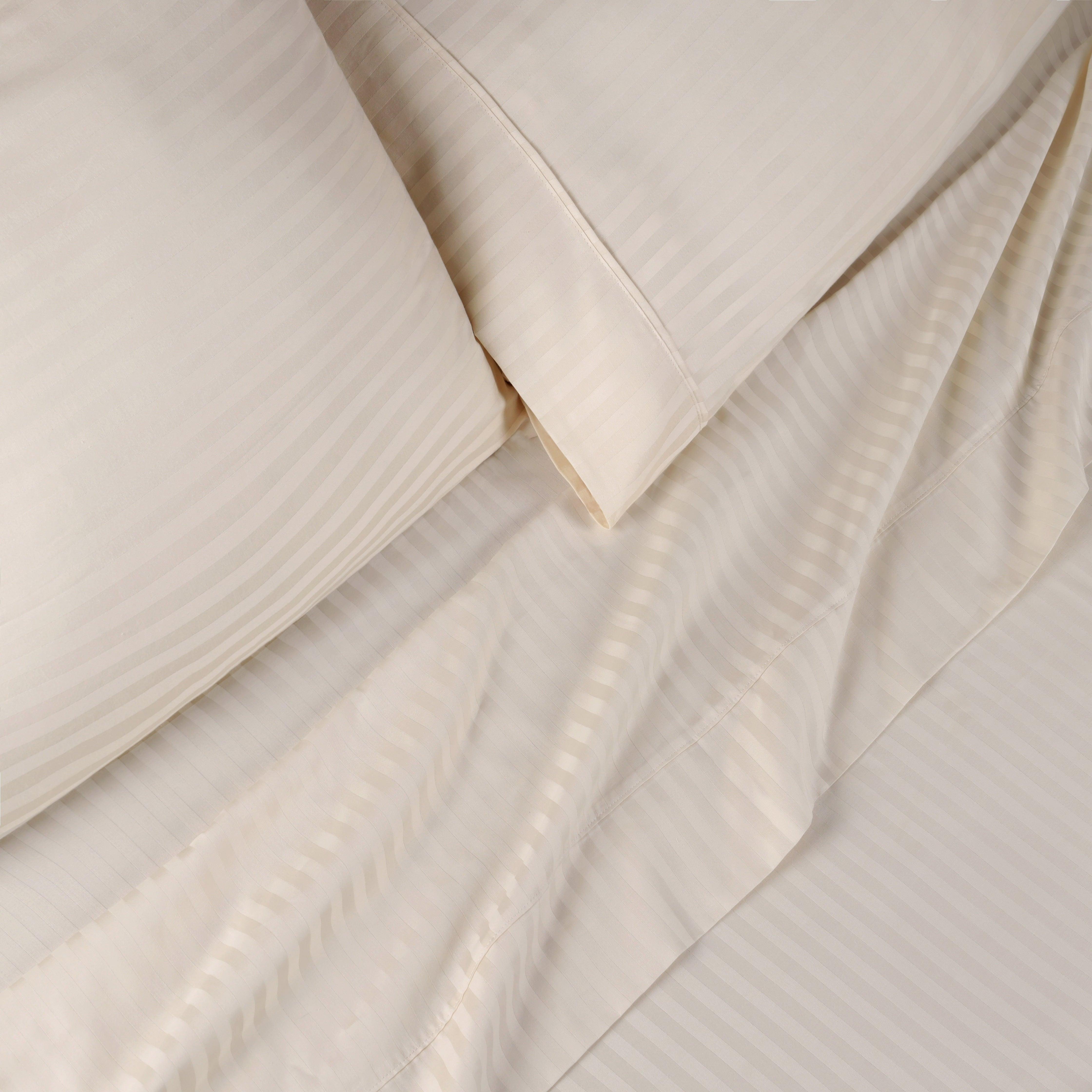 Premium 100% Egyptian Cotton 300 Thread Count Sheet Set - Deep Pocket Fitted, Flat Sheet & Pillowcases - Soft Breathable Bedding for Luxury Hotels & Home Use