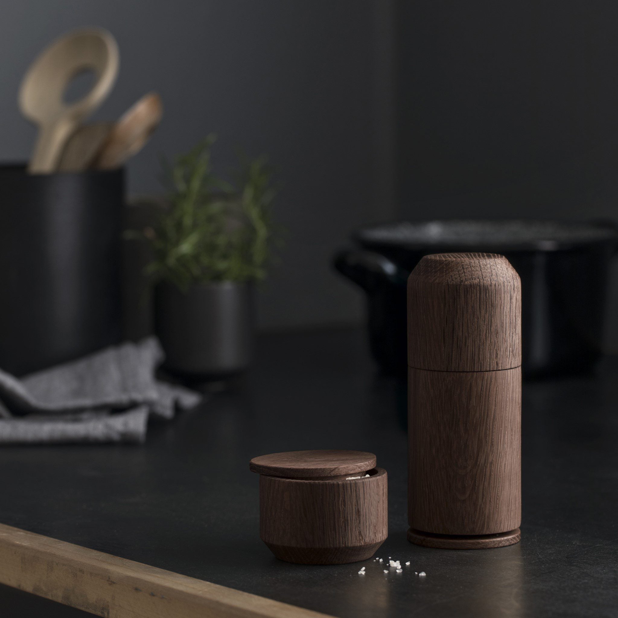 EKTA LIVING 'Salt Me' Smoked Oak Salt Dish - Premium Wooden Salt Cellar for Kitchen & Dining Table - Perfect for Seasoning, Cooking, and Tabletop Decor
