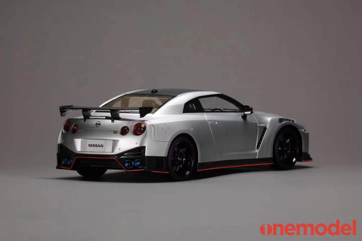 1:18 Scale Nissan GT-R R35 2020 NISMO Edition Diecast Model Car - Super Silver Finish | Collectible Display & Racing Enthusiast Gift