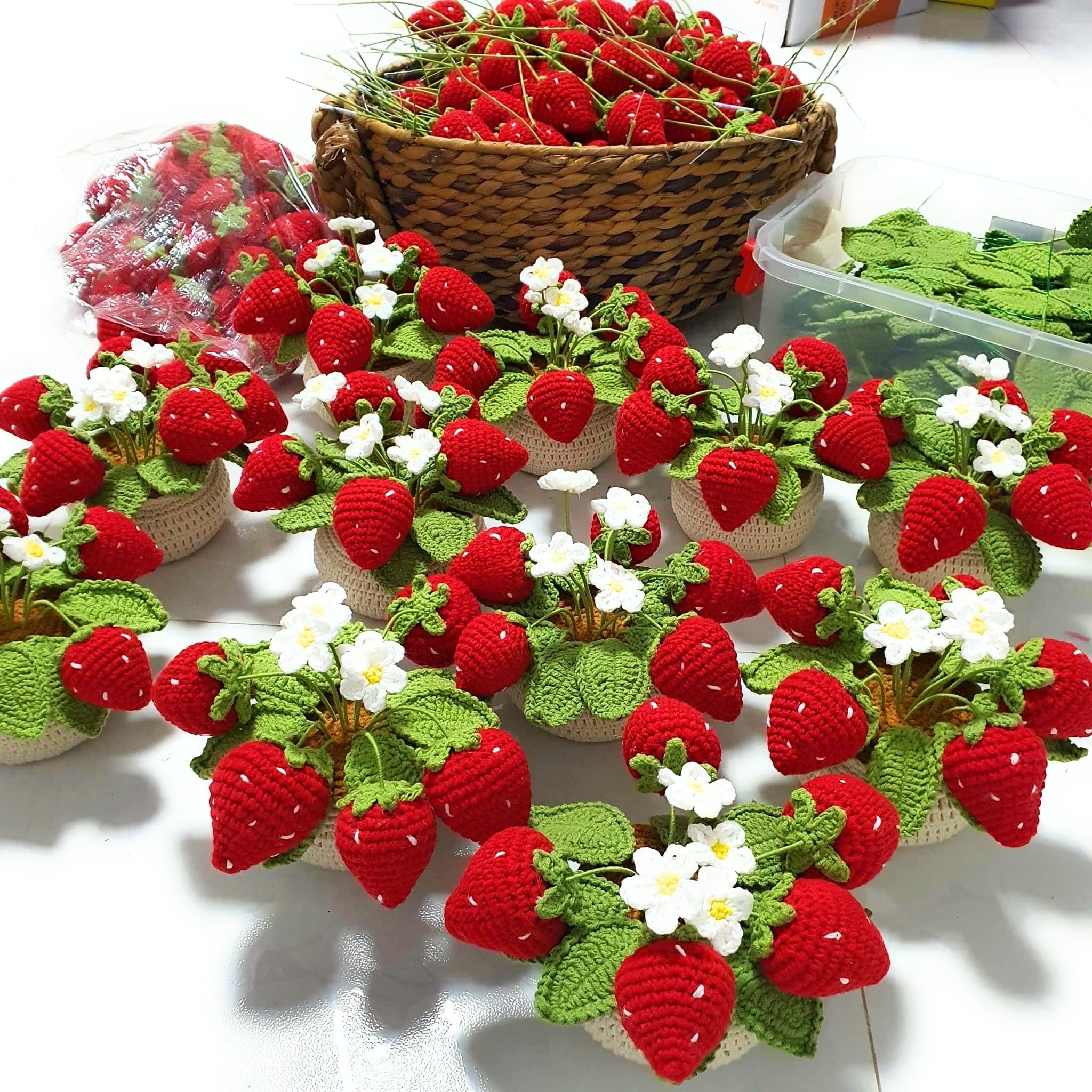 Handmade Crochet Strawberry Plant - Cute Amigurumi Home Decor for Table, Shelf & Nursery | Unique Gift Idea for Plant Lovers & DIY Enthusiasts | Perfect for Living Room, Bedroom & Office Decor