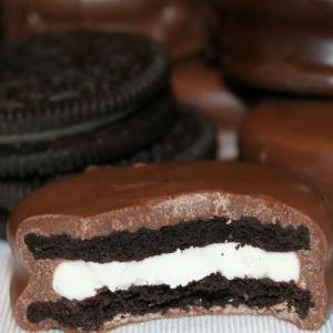Oreo White Chocolate Dipped Cookies - 64 Count, No Melt Guarantee - Perfect for Gifts, Parties & Holiday Treats