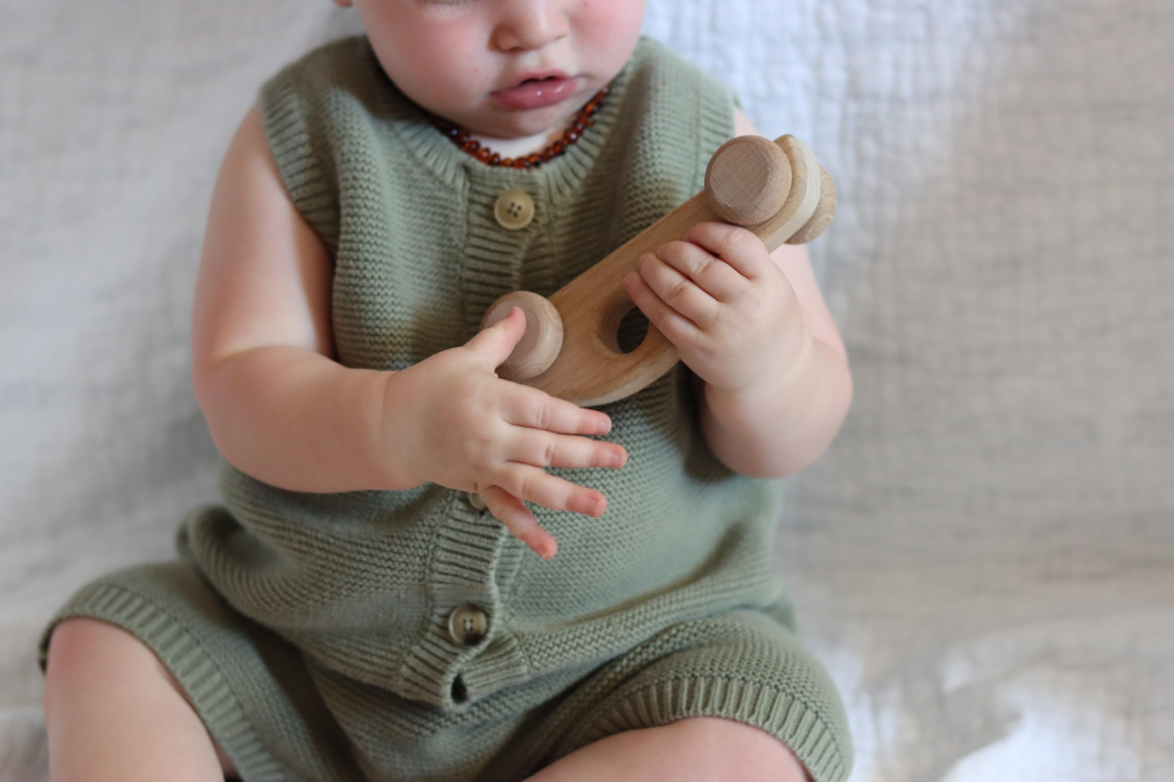 2 Pack Wooden Cars for Toddlers & Babies - Montessori Baby Rattles & Teething Toys - Perfect for Early Learning, Sensory Play & Travel Entertainment