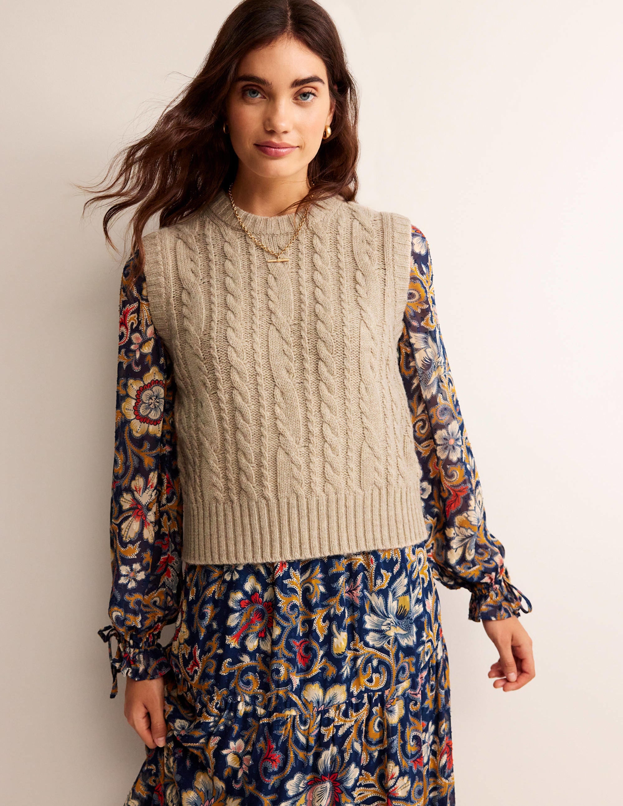 Stylish Cable Knit Crew Neck Sweater Vest in Chinchilla Melange - Perfect for Layering in Fall & Winter