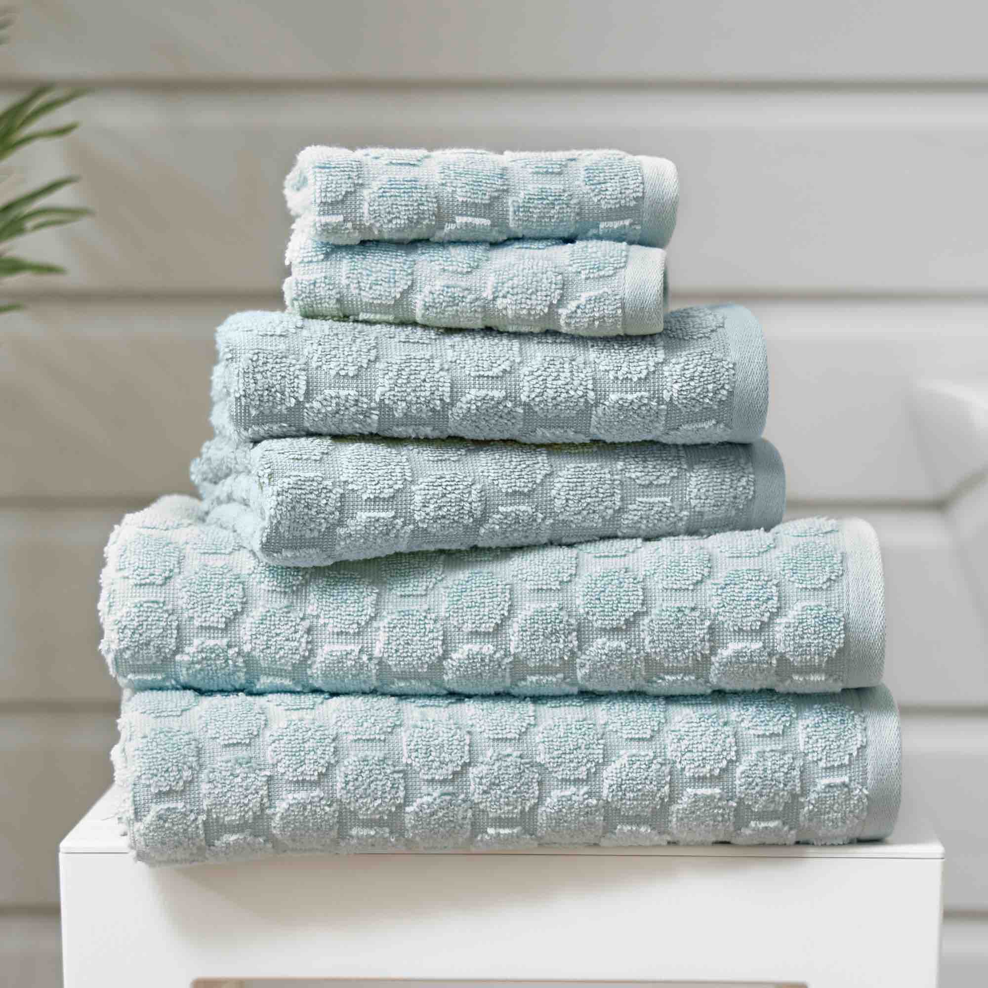 Sierra Quick Dry Towel - Ultra Absorbent, Lightweight & Fast Drying - Sky Blue - Perfect for Gym, Beach, Camping & Travel