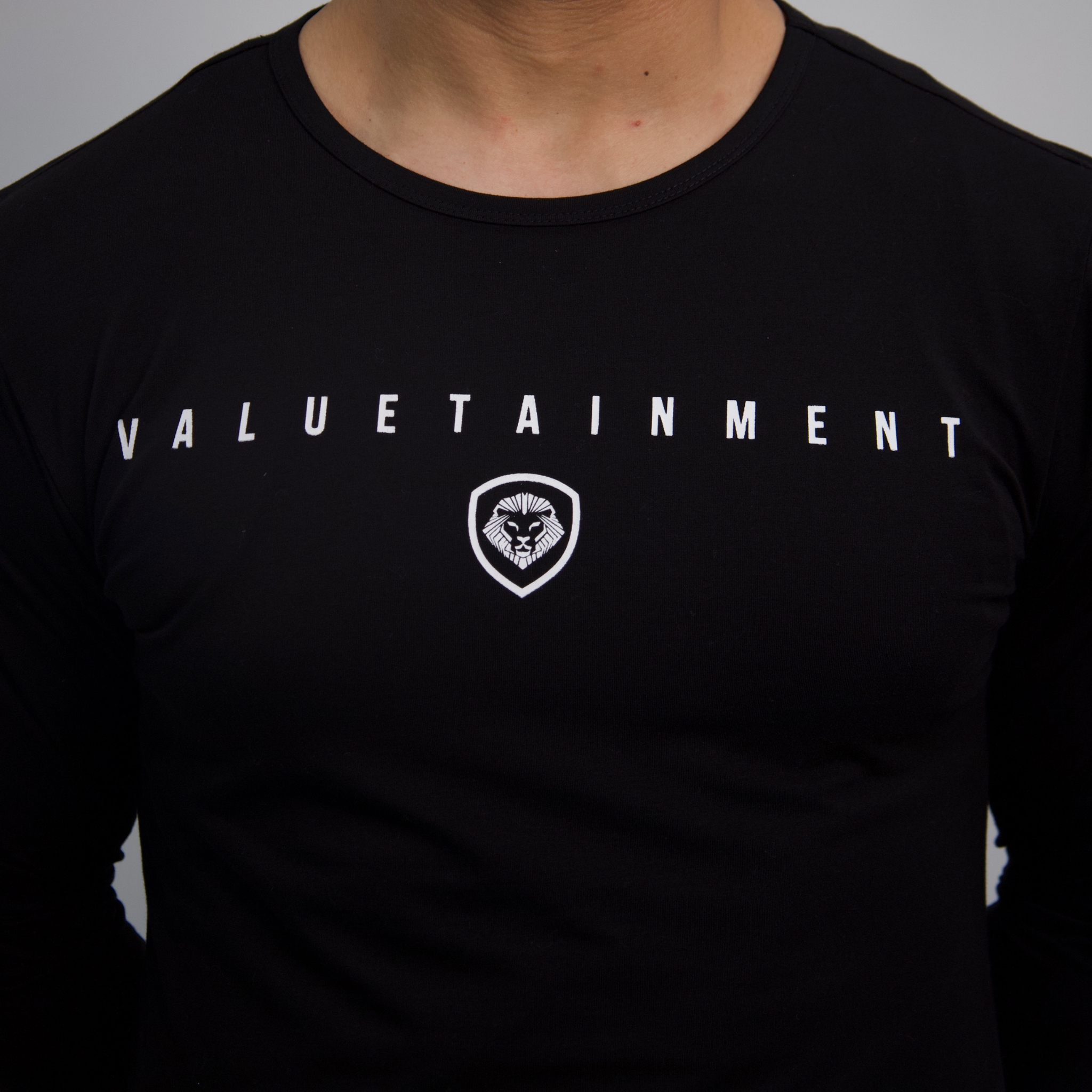 Valuetainment Premium Black Curved Hem Long Sleeve T-Shirt for Men - Comfortable Casual Wear for Business & Everyday Outfits