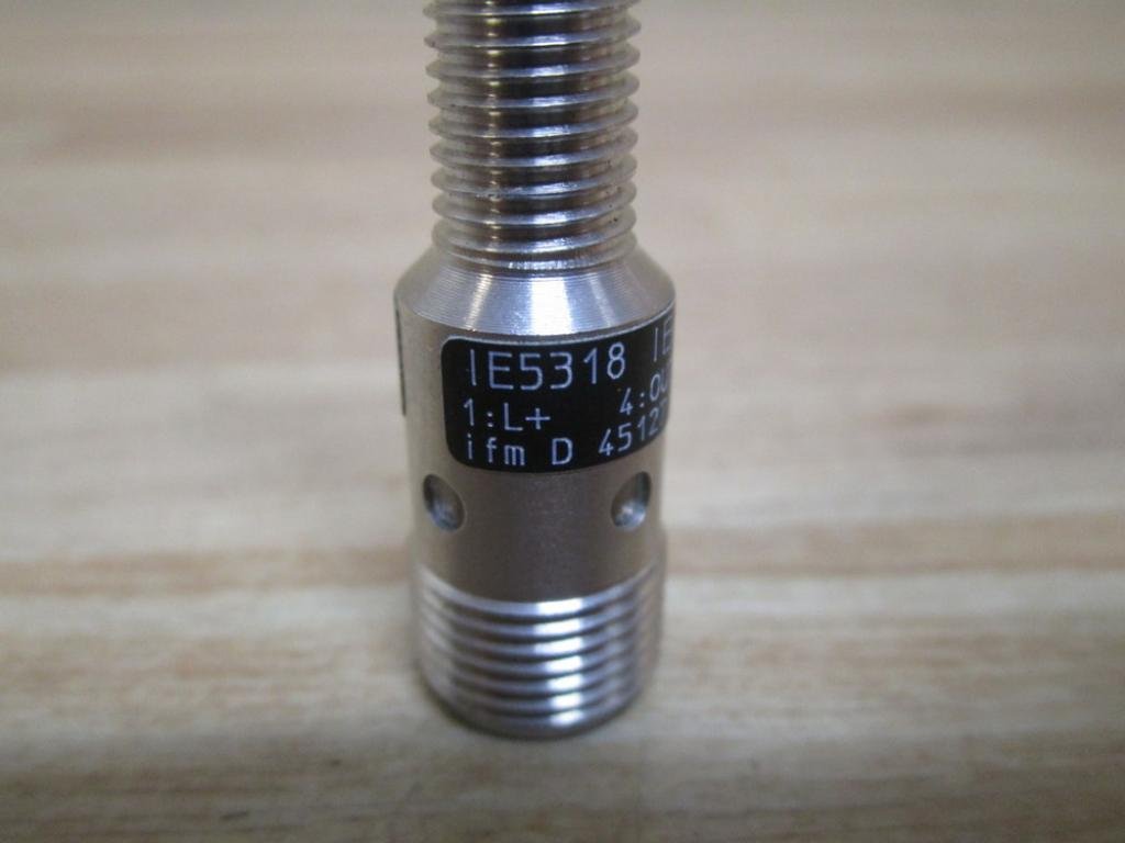 IE5318 Sensor Switch IEK3002BBPKG/US-104-DPS - Industrial Automation Sensor for Machine Control & Safety Systems - Perfect for Factory Equipment, Robotics, and Smart Home Applications