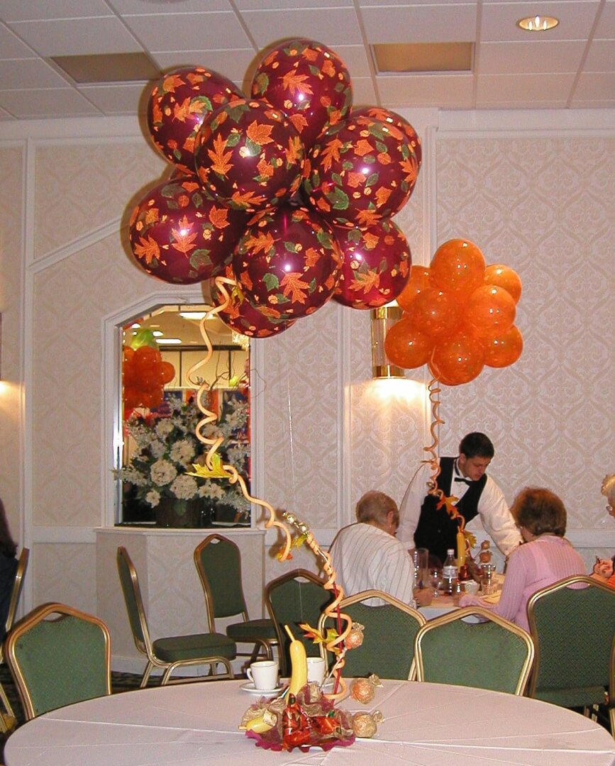 Thanksgiving Centerpiece Decor with Fall Leaves - Elegant Autumn Table Decoration for Holiday Gatherings & Home Décor