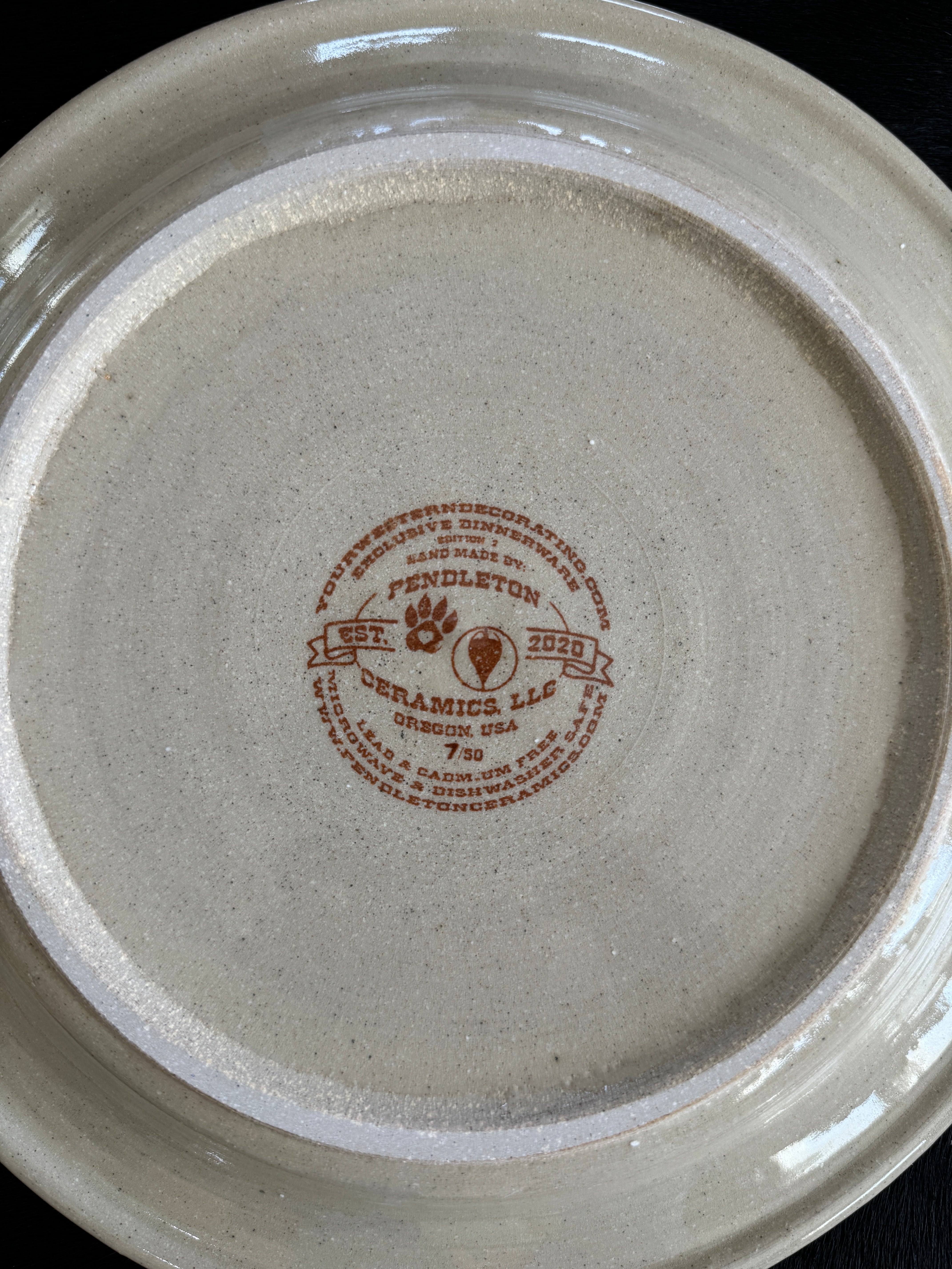 Blue Mountain Brands Western Dinnerware Set - Elegant Cowboy Themed Plates, Bowls & Mugs for Rustic Home Decor & Western Style Dining - Perfect for Ranch, Cabin, or Southwestern Themed Kitchens