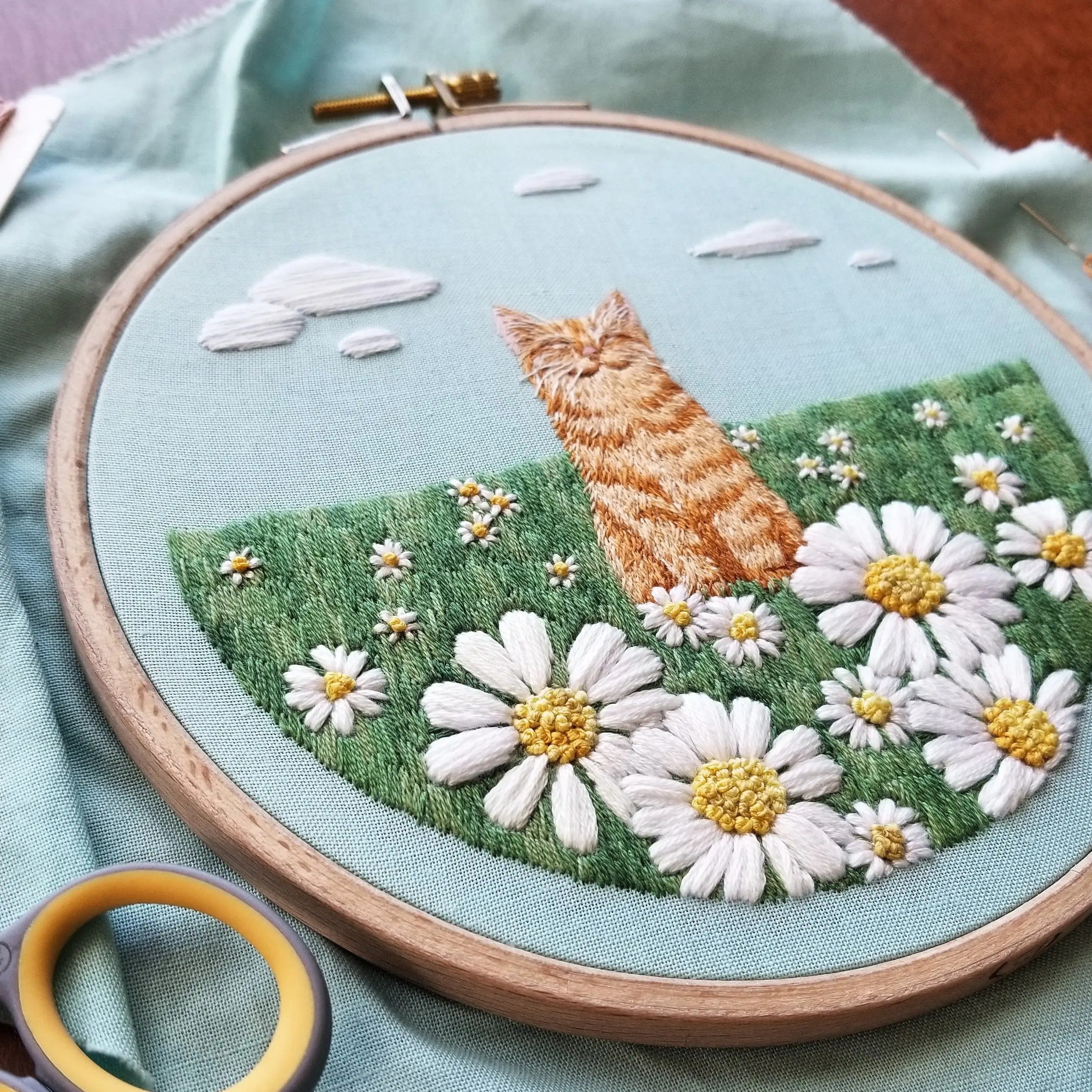 Happy Cat Hand Embroidery Kit for Beginners - DIY Embroidery Starter Set with Hoop, Needles & Thread - Perfect for Home Decor, Gifts & Craft Projects