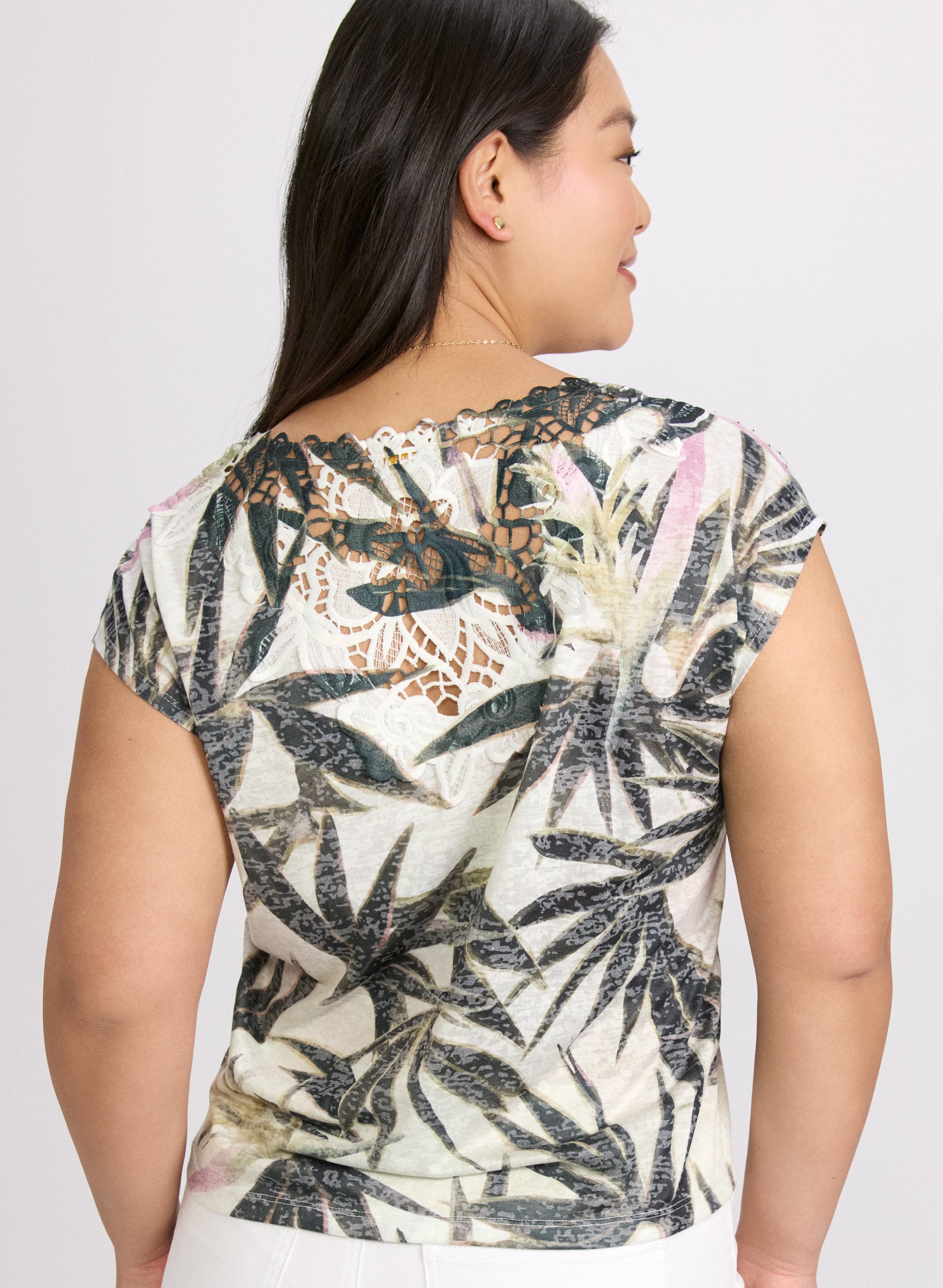 Embellished Palm Print T-Shirt for Women - Stylish Casual Summer Top - Perfect for Beach, Vacation & Everyday Wear