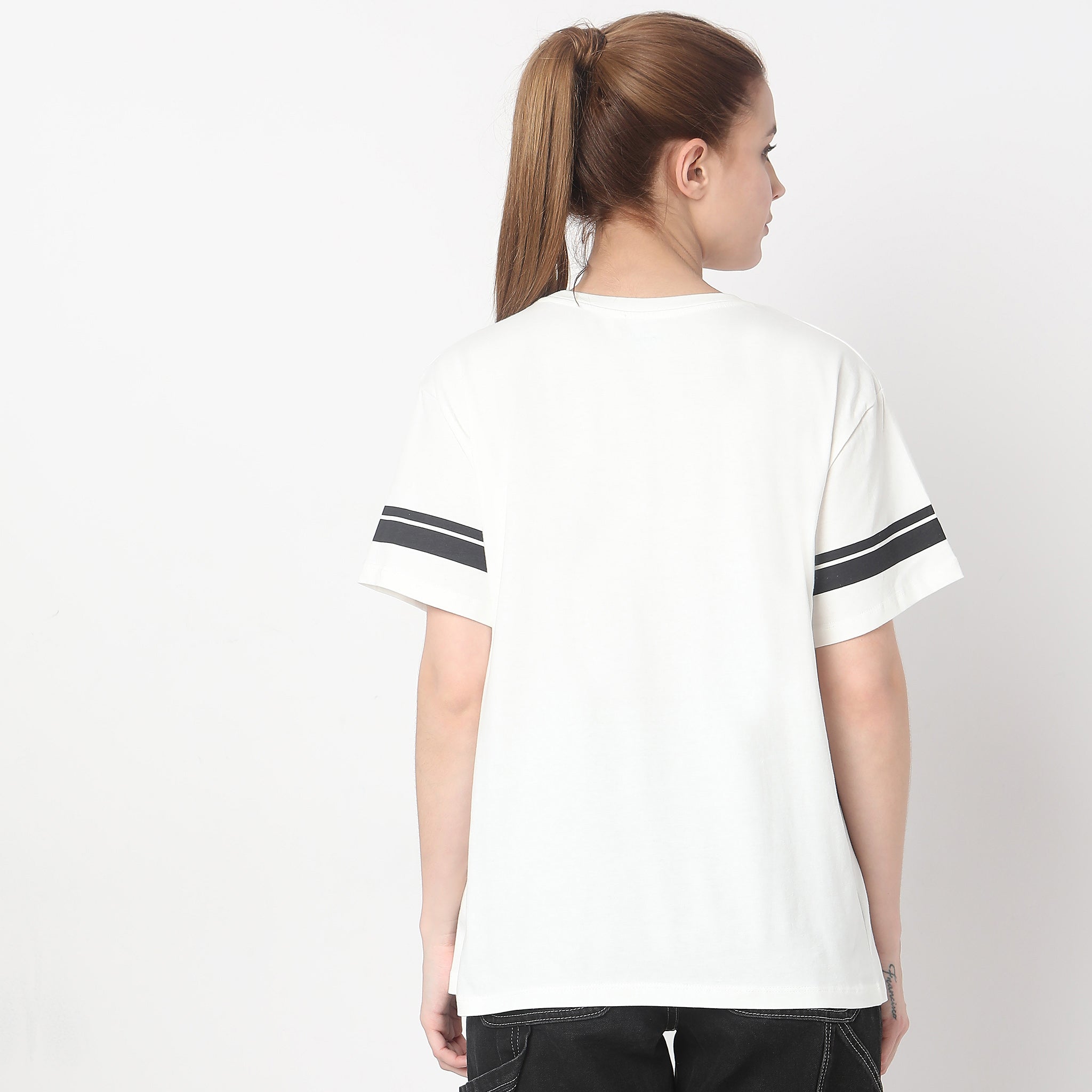 Stylish Oversized Graphic T-Shirt for Men & Women - Trendy Streetwear Fashion - Perfect for Casual Outfits, Street Style & Everyday Wear