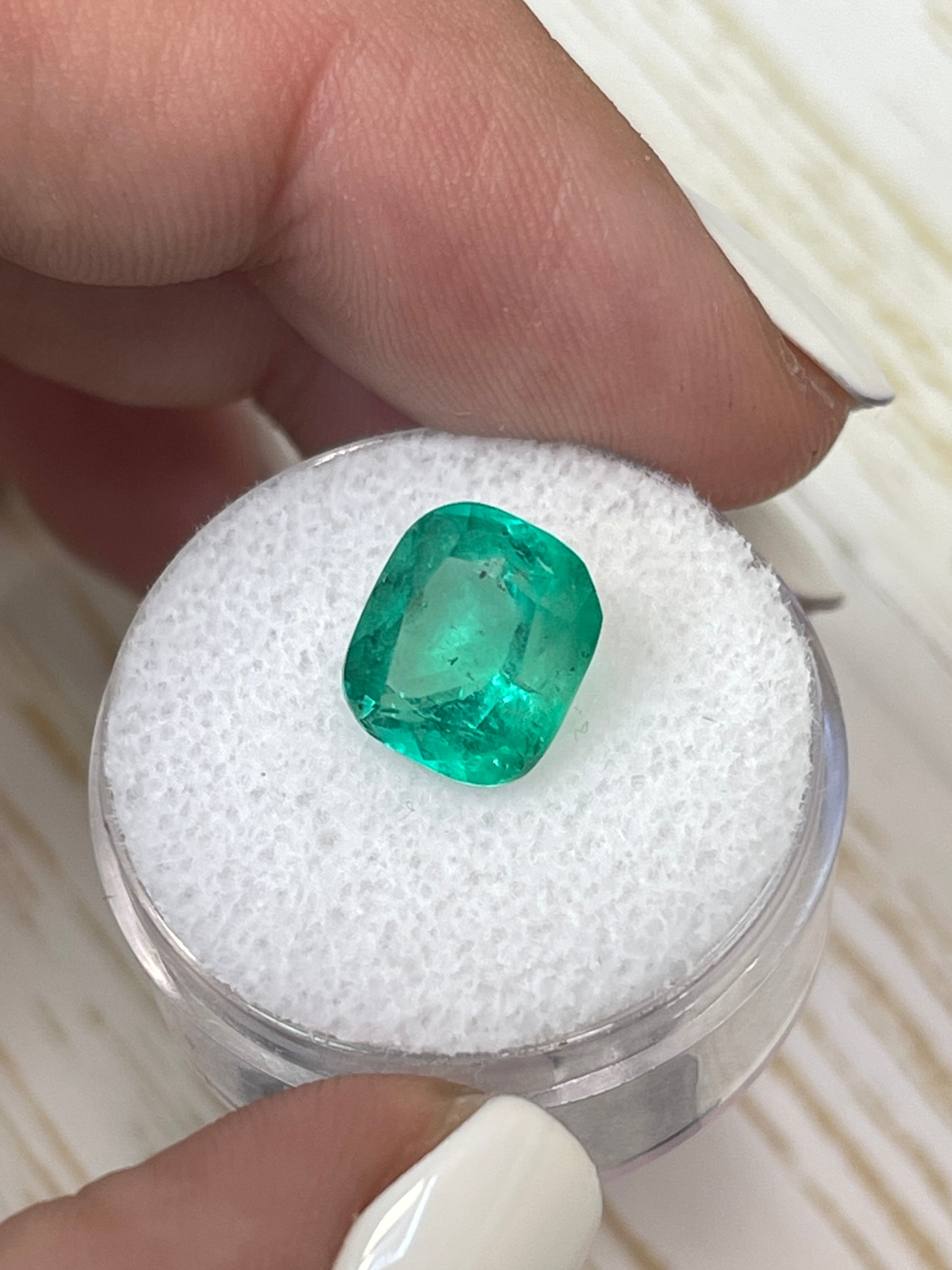 3.43 Carat Natural Colombian Emerald - Medium Green Cushion Cut Loose Gemstone for Jewelry Making, Engagement Rings & Fine Collections