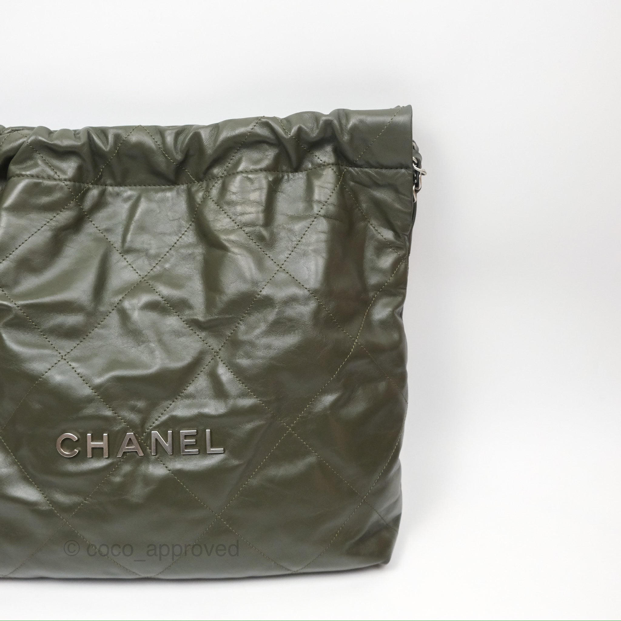 Chanel 22 Medium Handbag in Green Shiny Calfskin with Ruthenium Hardware - Luxury Crossbody Bag for Women, Perfect for Date Night & Evening Events
