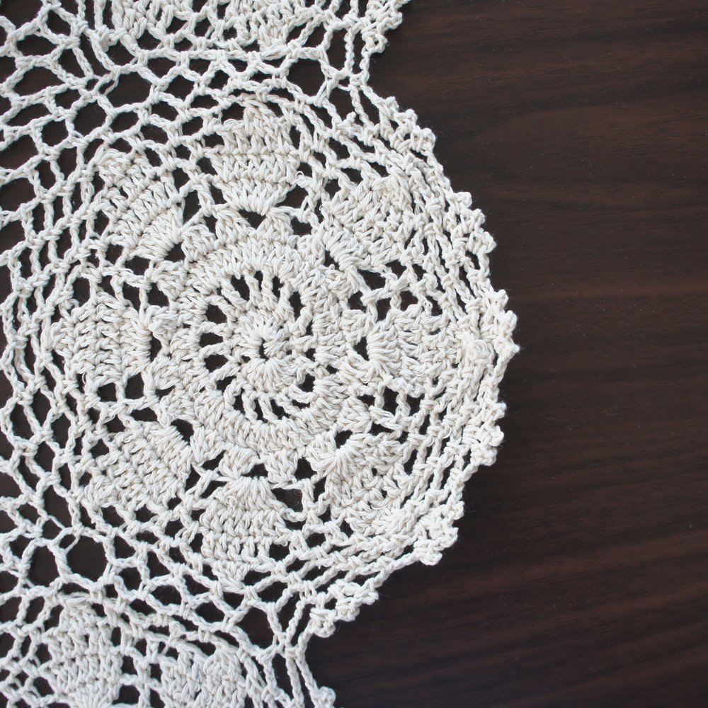 USTIDE Handmade Cotton Crochet Tablecloth Round White 48-inch Lace Table Cover - Elegant Crochet Overlay for Dining Table, Coffee Table, Sofa, Tea Table & Dresser | Perfect for Home Decor, Wedding & Special Occasions