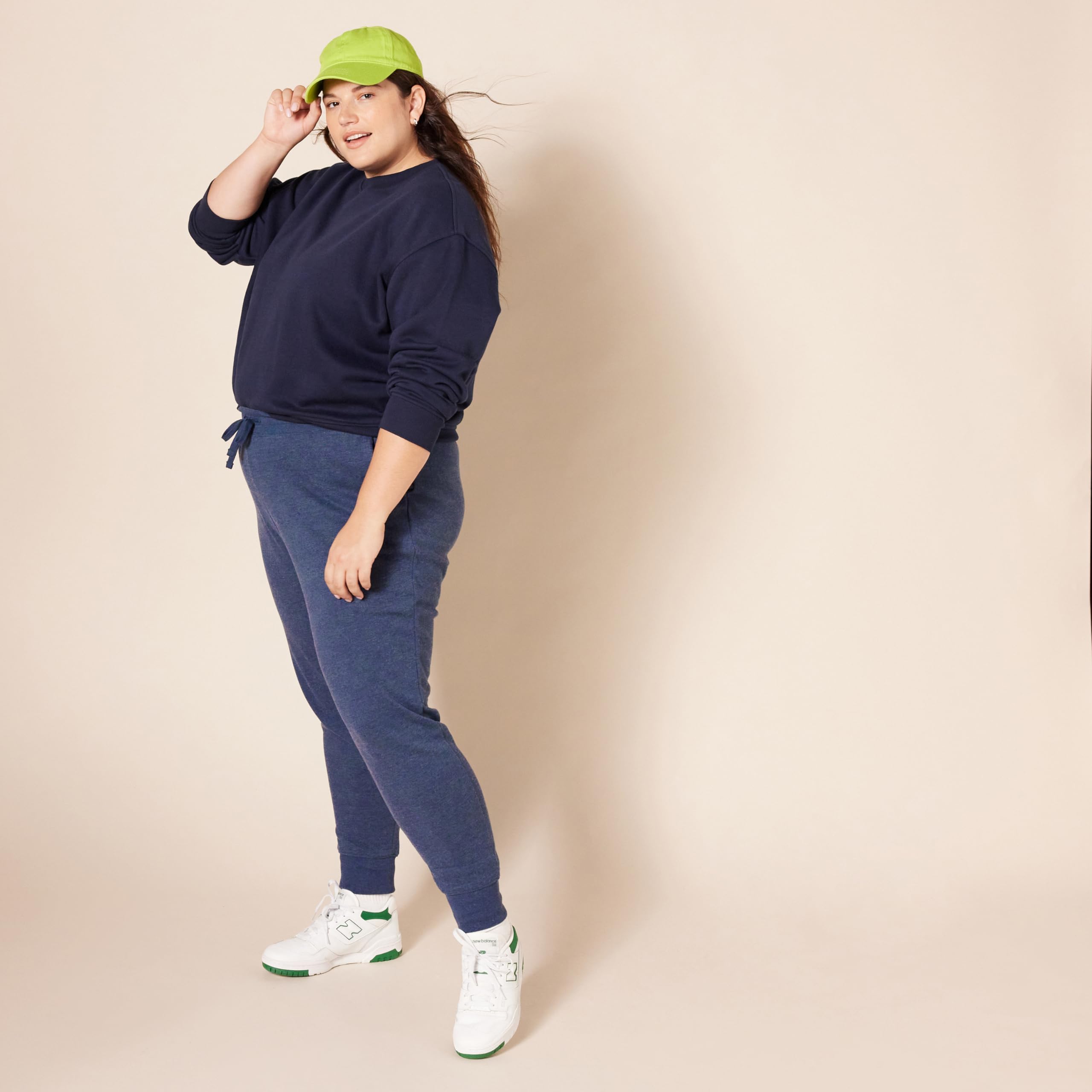 Amazon Essentials Women's Fleece Jogger Sweatpants - Soft Comfortable Lounge Pants for Women, Plus Size Options - Perfect for Yoga, Running, Travel & Casual Wear