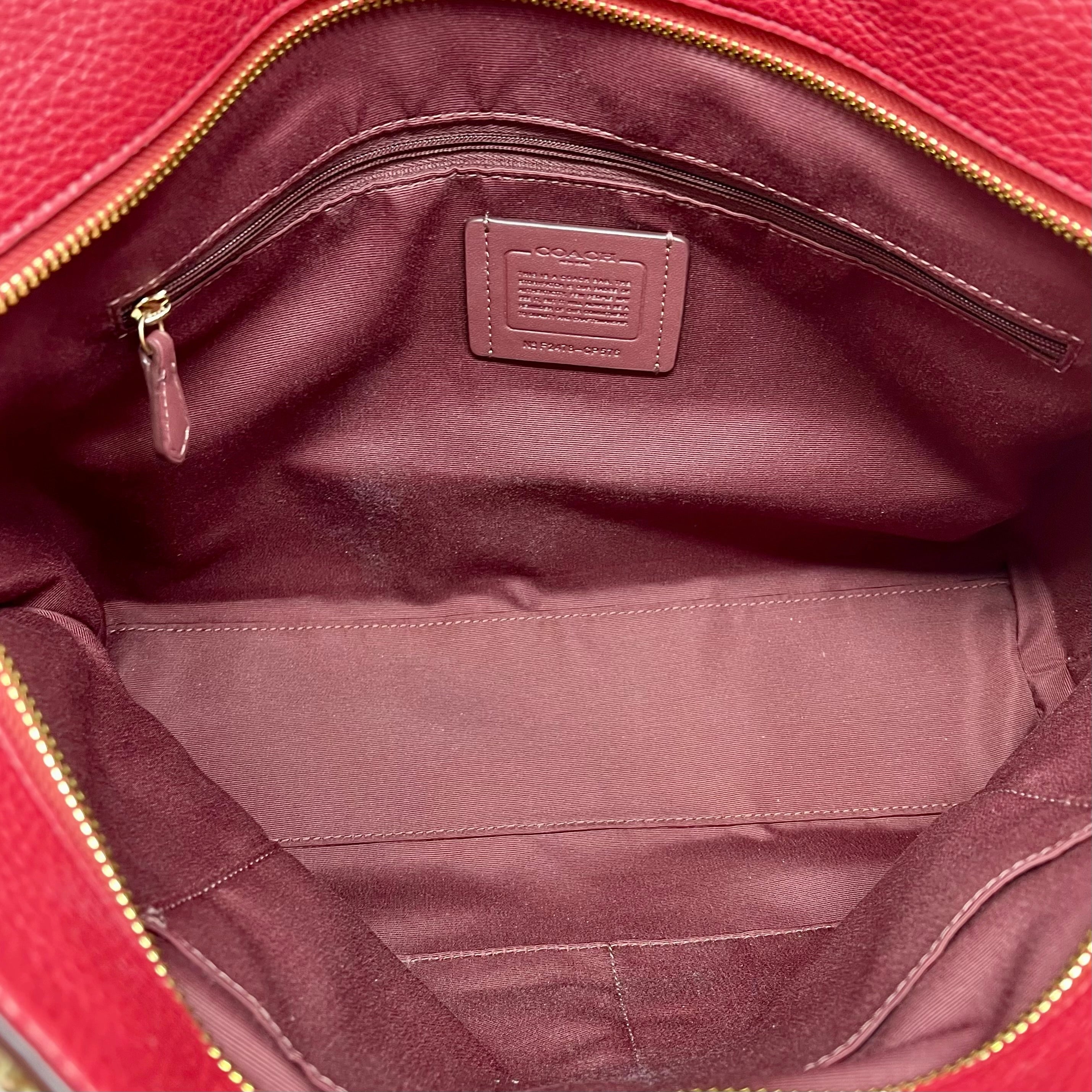 Coach Signature Tote Bag for Women - Stylish & Spacious Leather Handbag for Work, Travel & Everyday Use