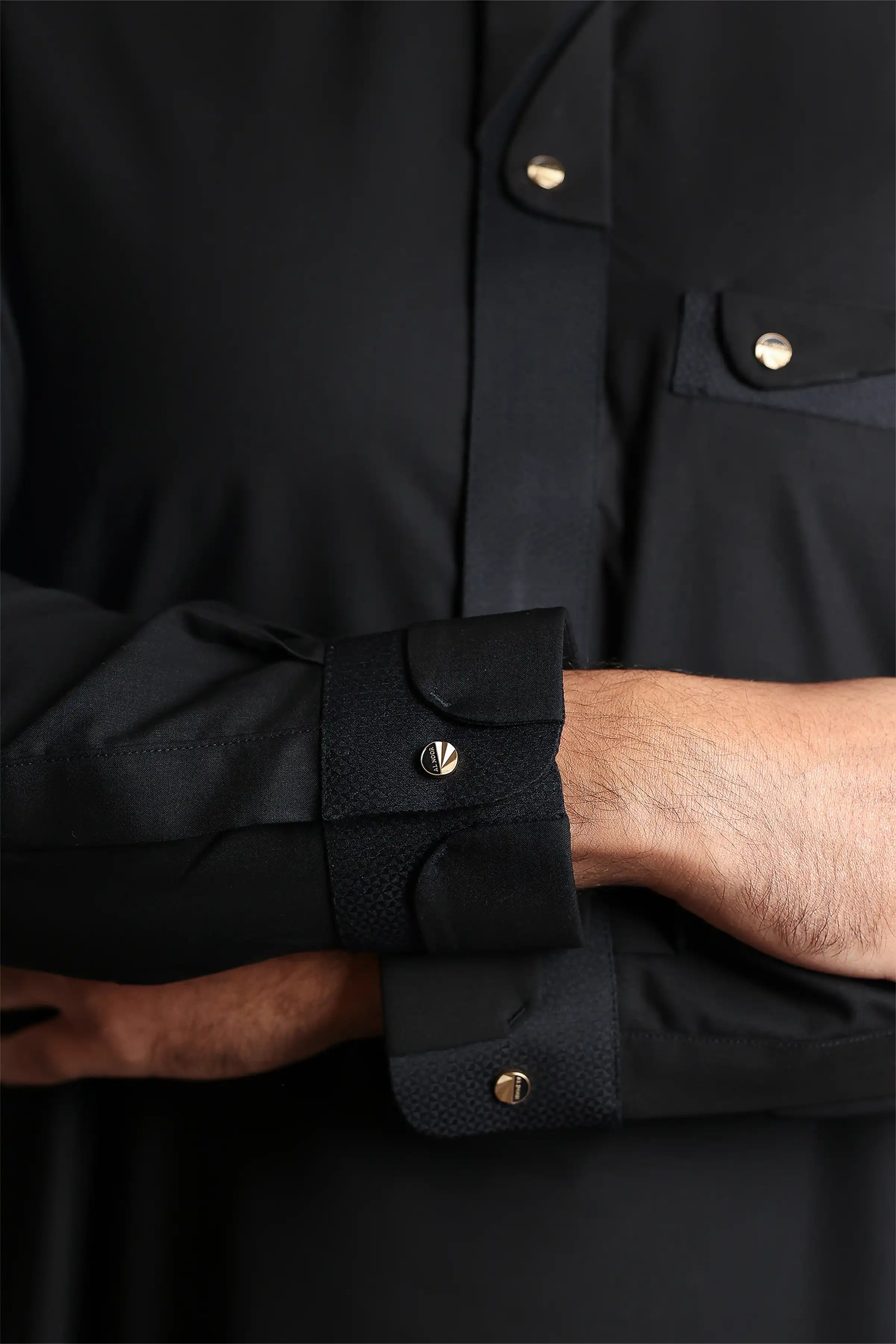 Premium J135 Black Lead Collar Thobe for Men - Traditional Islamic Robe for Prayer, Eid, and Special Occasions