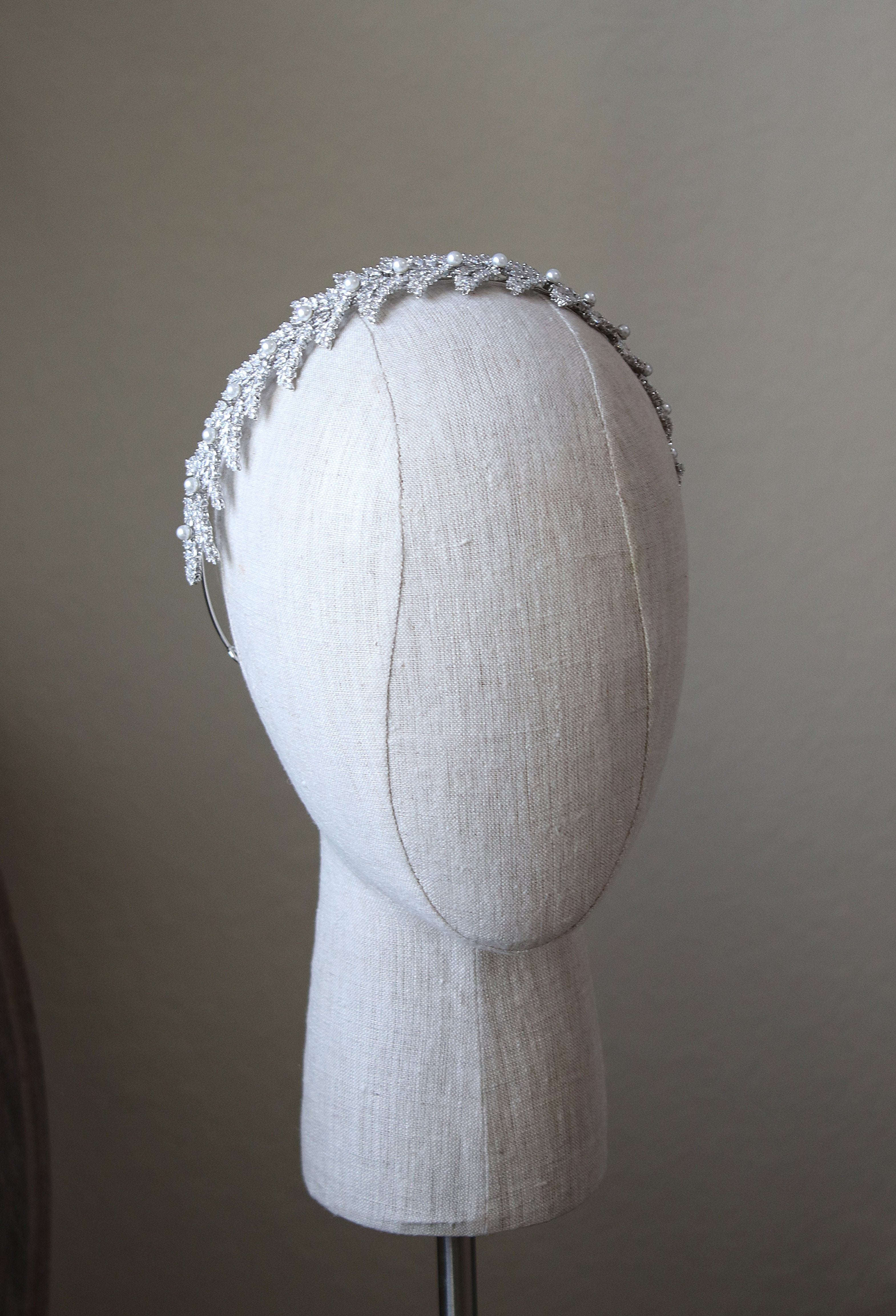 HOLLY Simulated Diamond & Pearl Bridal Tiara Headpiece - Elegant Wedding Hair Accessory for Brides, Prom, and Special Occasions