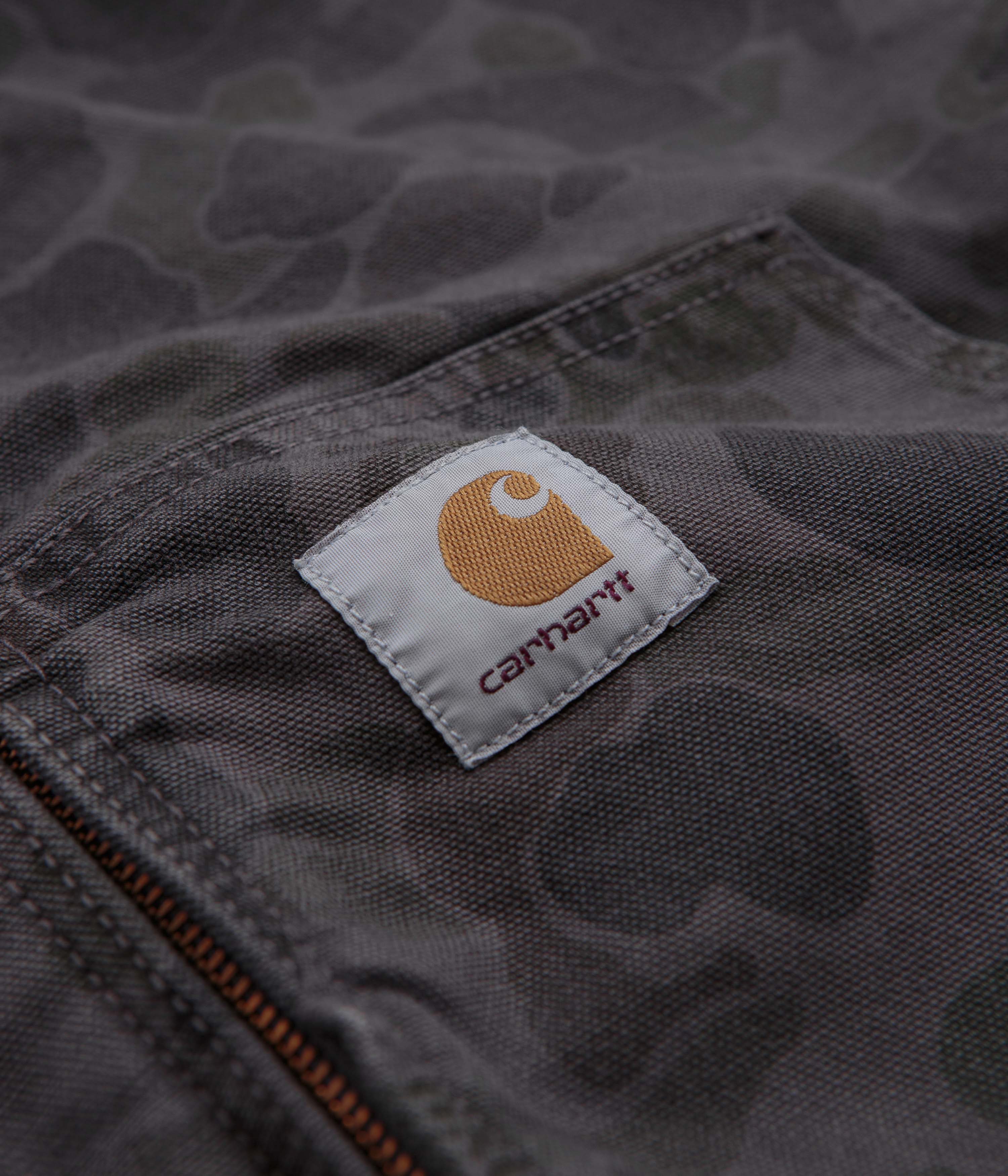 Carhartt Duck Active Jacket - Camouflage Duck Green & Graphite - Durable Workwear for Outdoor Activities, Hunting & Construction