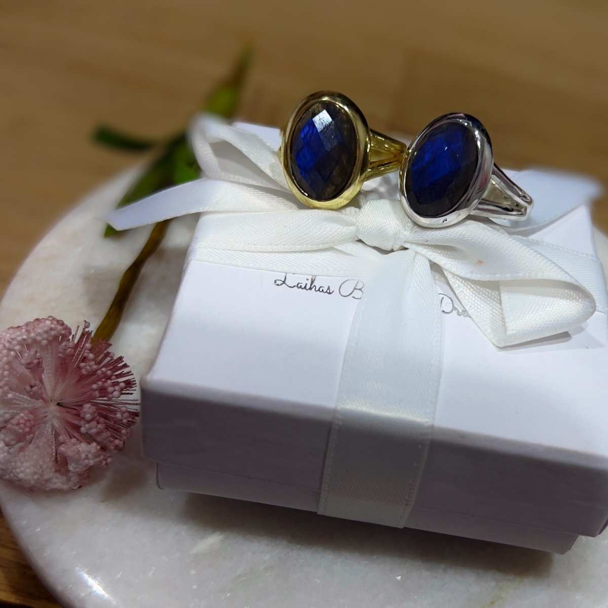 Laihas Iridescent Oval Labradorite Ring for Women - Elegant Gemstone Jewelry for Everyday Wear, Gift Giving & Special Occasions