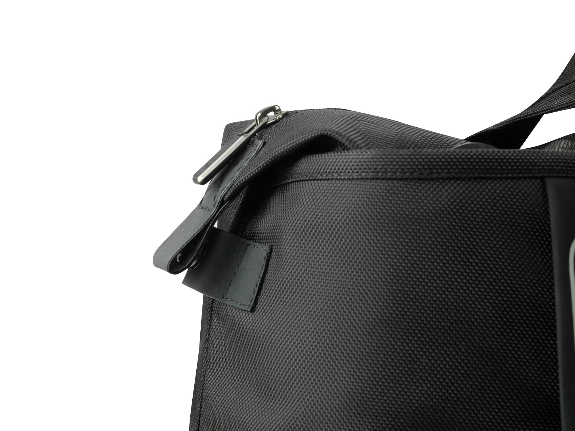 Victorinox Werks Traveler 6.0 Weekender Bag - Durable Carry-On Luggage for Business & Weekend Trips - Perfect for Air Travel, Gym & Overnight Stays