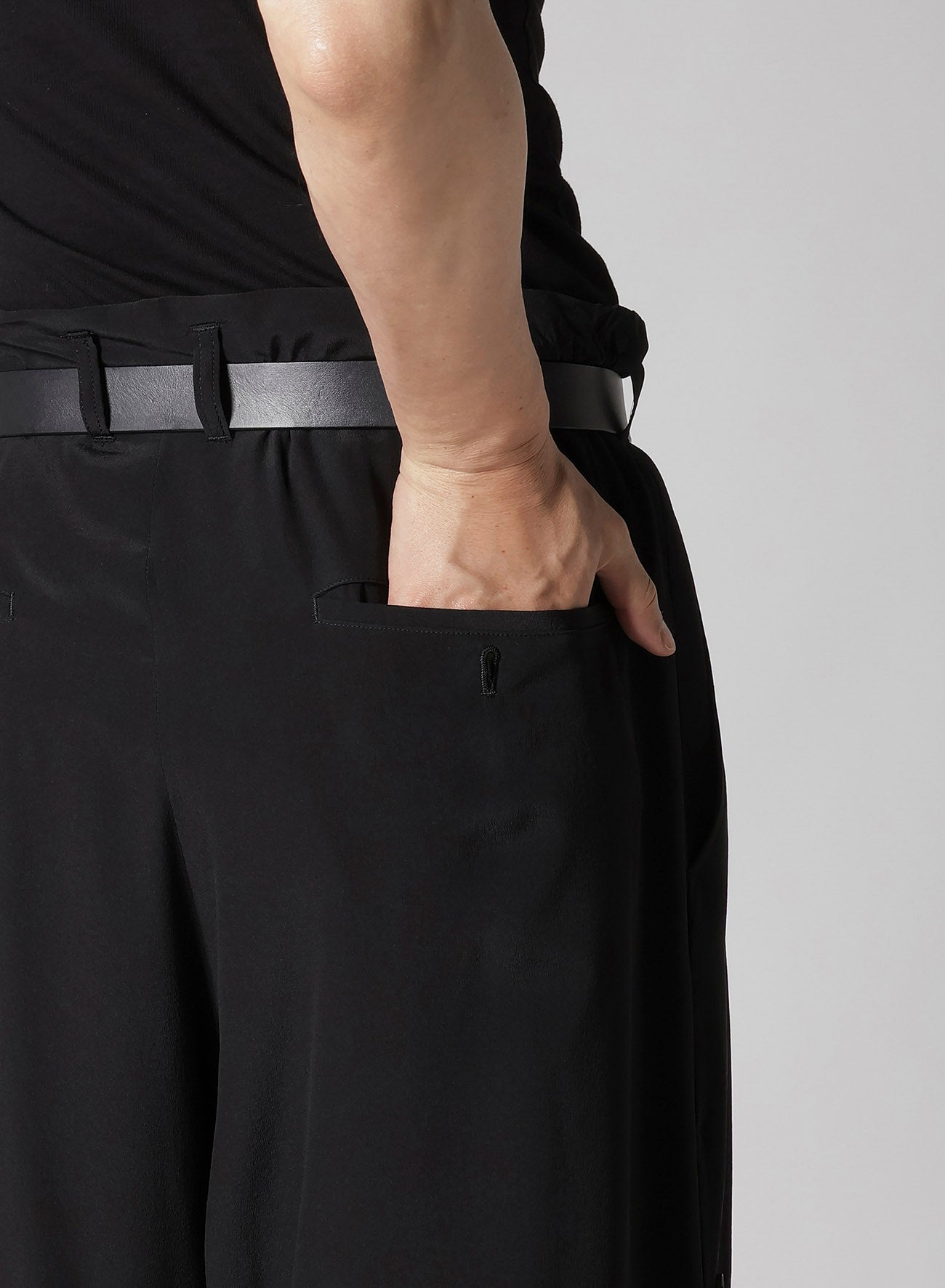16M Crepe de Chine R Coin Pocket Pants - Elegant & Comfortable Women's Trousers for Work, Travel & Casual Wear