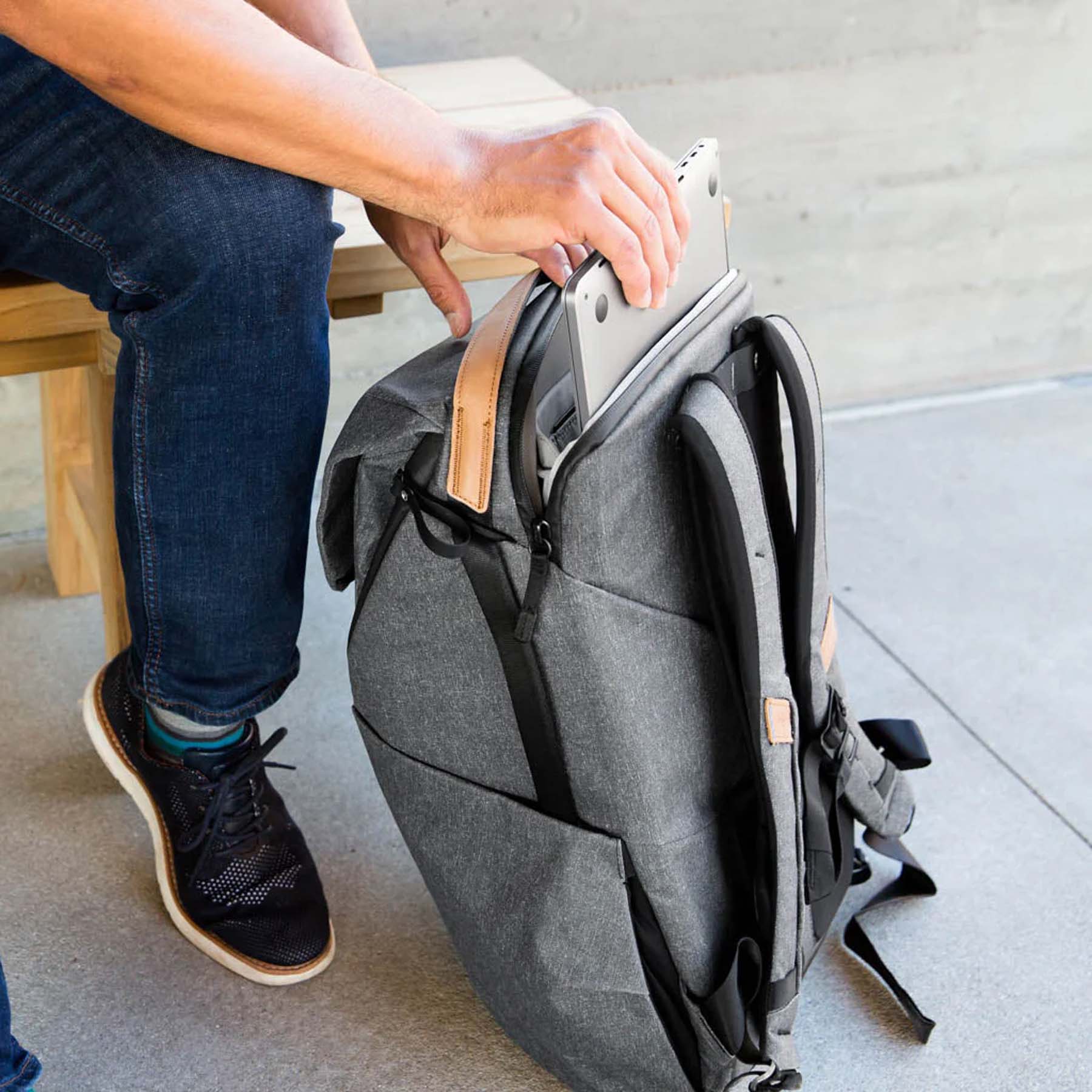 Peak Design Everyday Backpack 20L - Durable Camera & Travel Backpack for Photographers - Waterproof Laptop Bag with Customizable Storage - Perfect for Commuting, Hiking & Urban Adventures