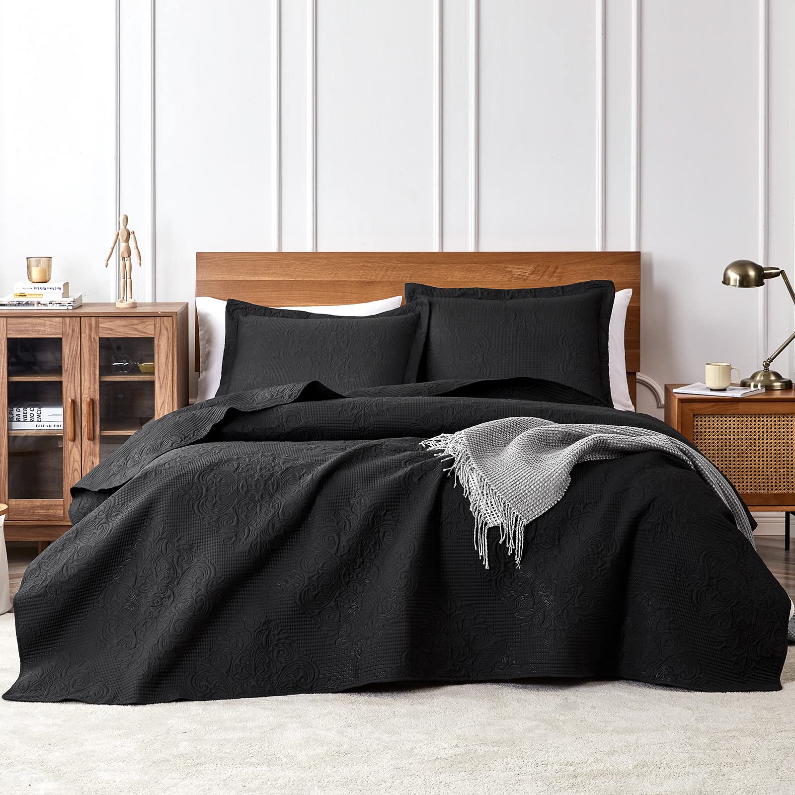EHEYCIGA Black Twin Size Quilt Set - 2 Piece Lightweight Reversible Damask Bedspread with Pillow Sham | Summer Comforter Bedding Cover | 68x90 Inch | Machine Washable | Perfect for Guest Rooms, Dormitories & Seasonal Bedding Updates