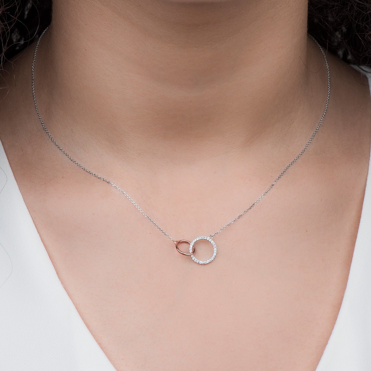 14K Two-Tone White Gold & Rose Gold Interlocking Circles Diamond Necklace - Perfect for Anniversaries, Weddings, and Special Occasions