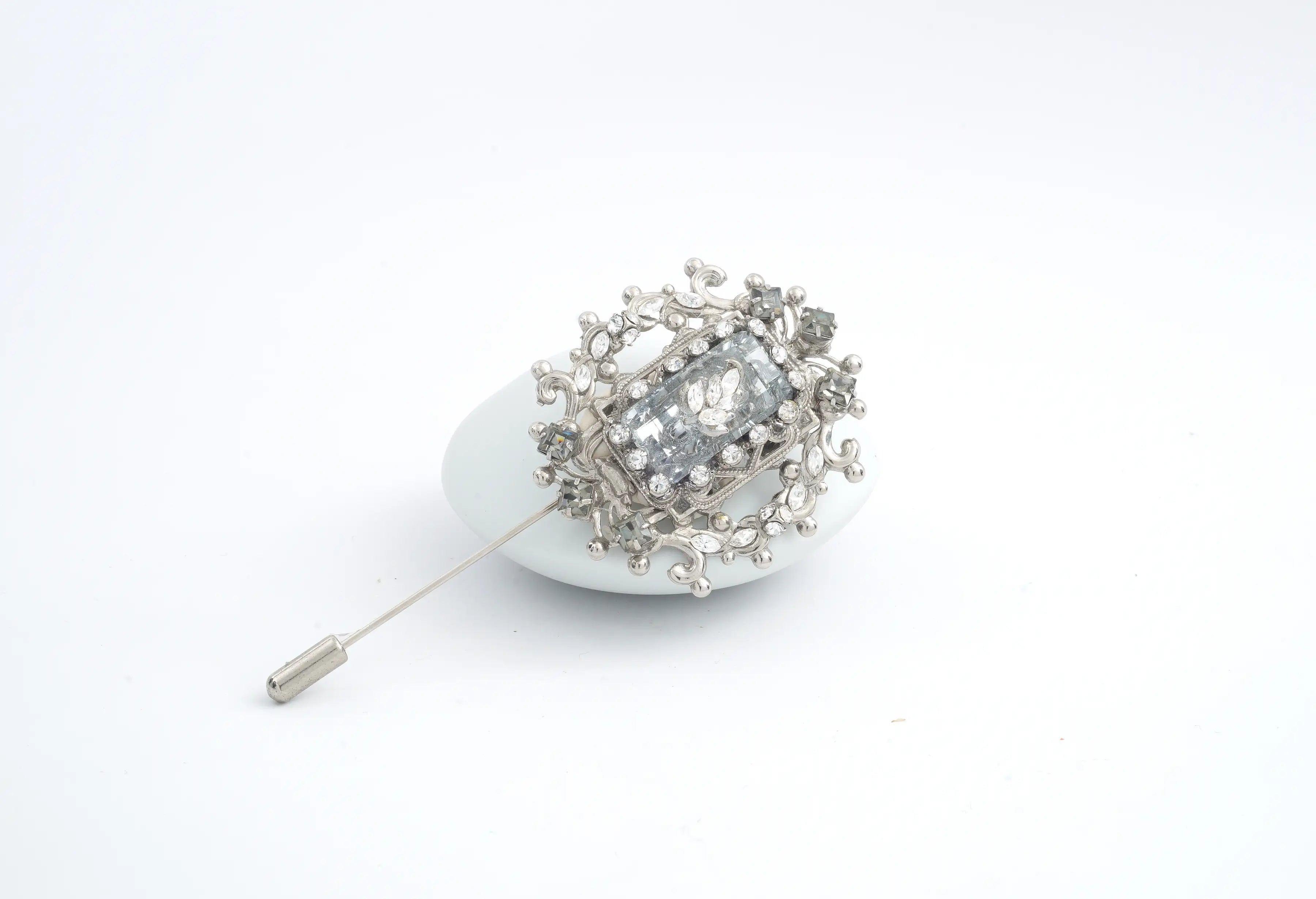 William Lapel Pin - Elegant & Stylish Lapel Pin for Men & Women - Perfect for Suits, Blazers, Weddings & Formal Events