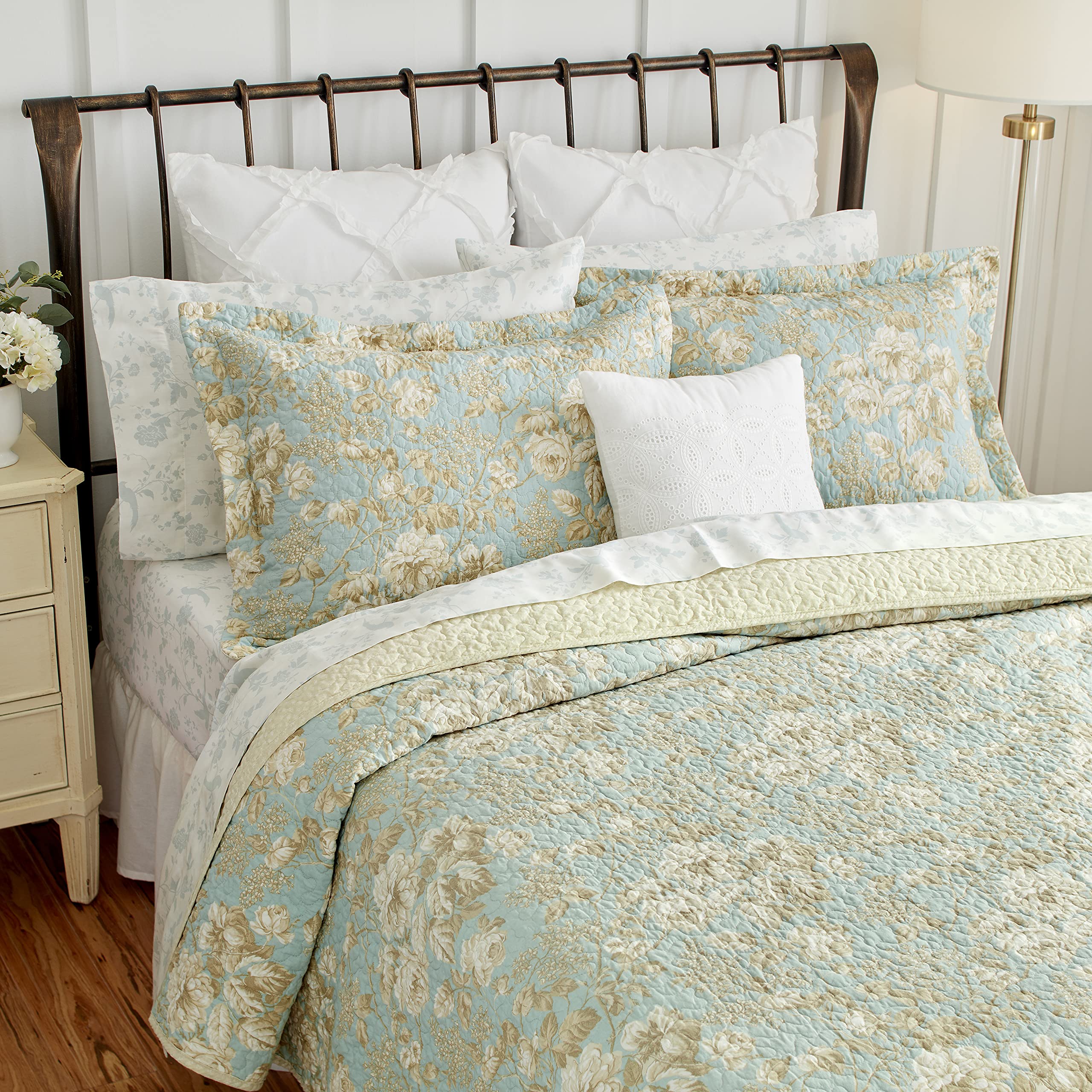 Laura Ashley Home - Queen Size Reversible Cotton Quilt Set with Matching Shams, Brompton Green - All Season Bedding for Comfort & Style | Perfect for Master Bedroom, Guest Room & Cozy Home Decor