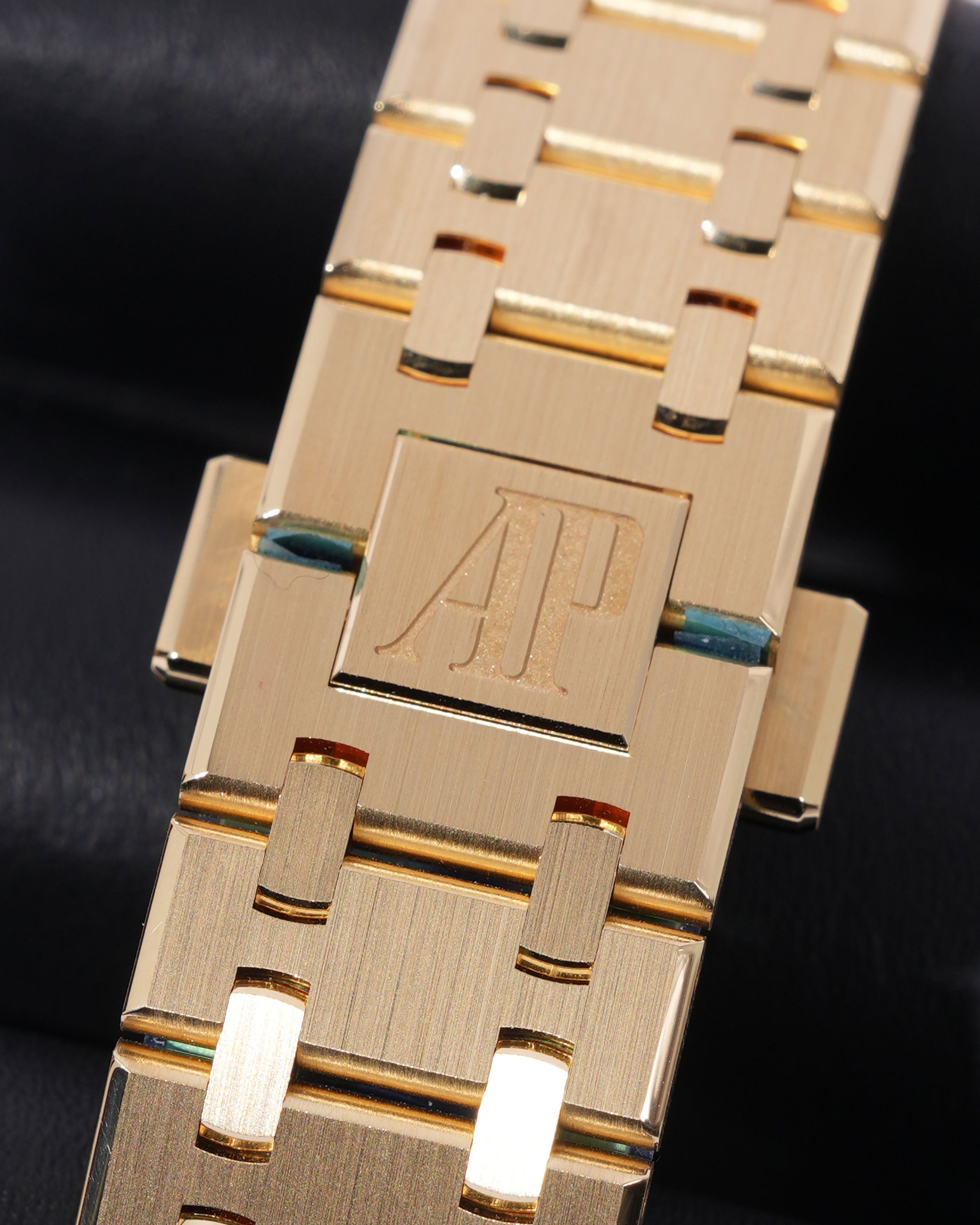 1017 ALYX 9SM Yellow Gold Royal Oak Self-Winding 37mm Watch - Luxury Automatic Timepiece for Men, Perfect for Formal Events & Business Occasions